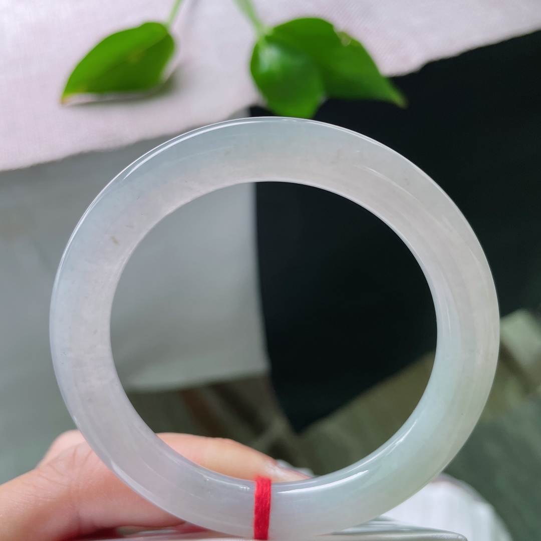 54.9/9.4，淡绿底圆条，珠圆玉润，种老，干净细腻，自带温婉少女感，ss47876a