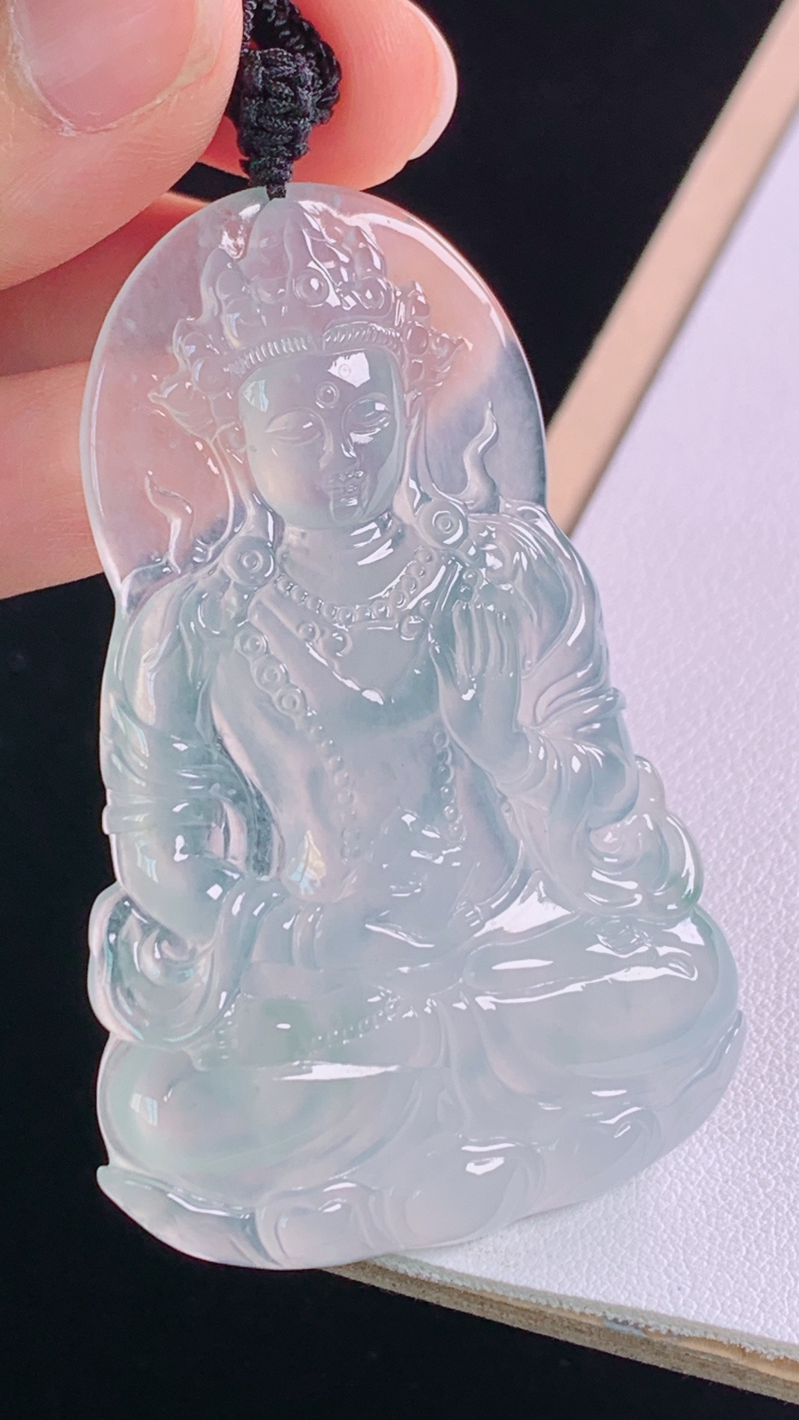 高冰度母
种水晶莹剔透
尺寸:60.7-39.4-5.7mm