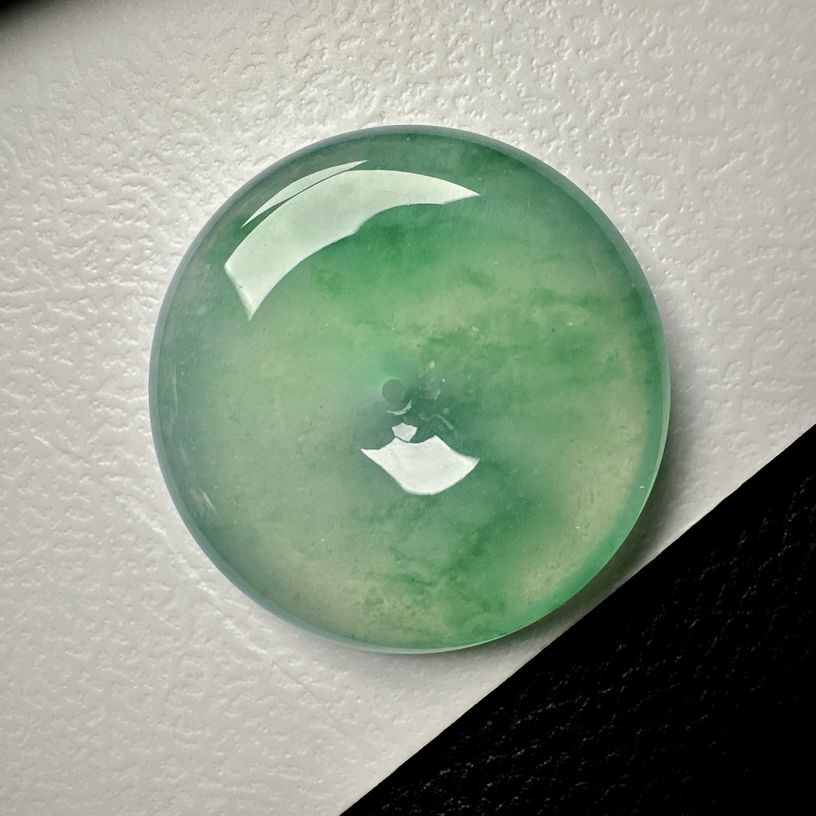 【冰种飘绿平安扣】质地细腻，品质很好，冰感十足，胶感明显，收藏品质