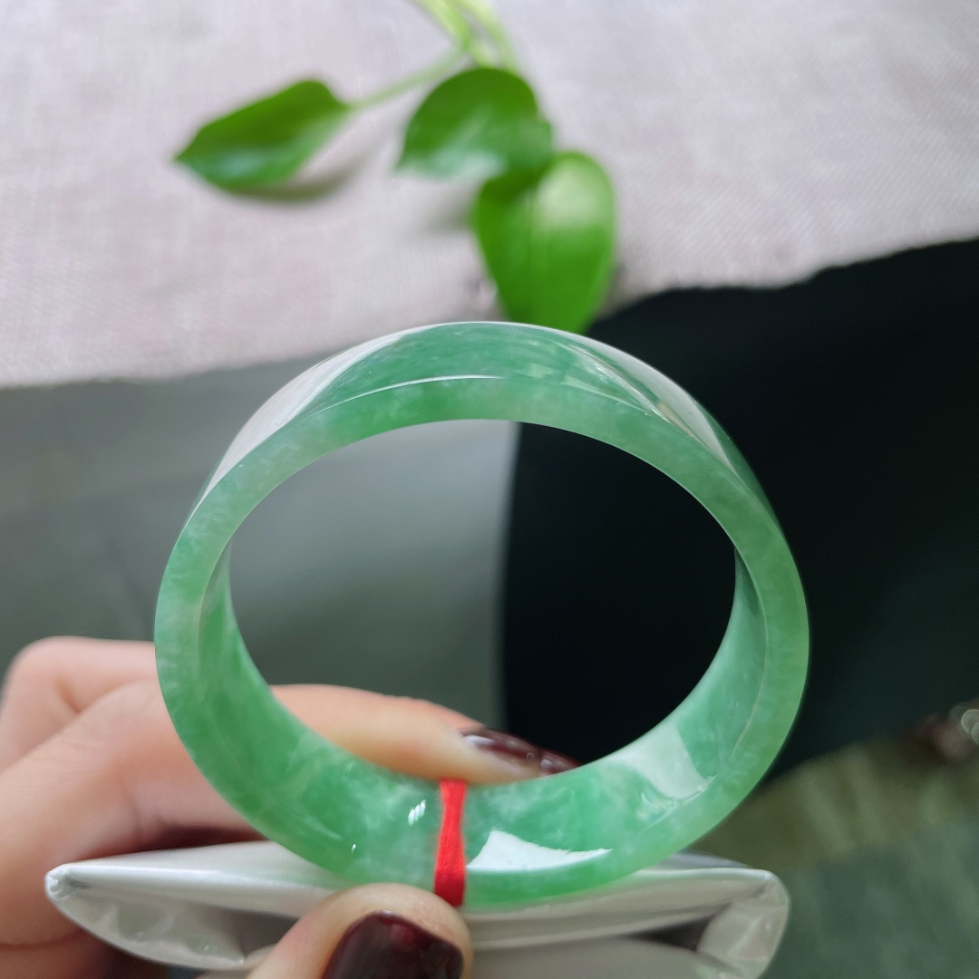 50.4/13.8/4.2，绿底正圈，方镯，水头好，种老，彰显贵气，皮纹，ss50208a