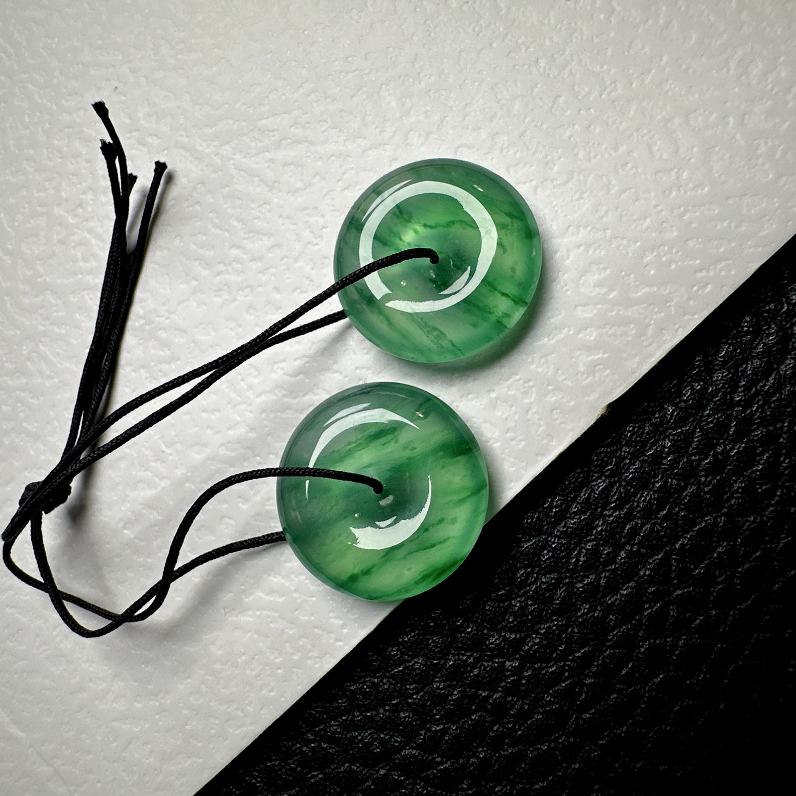 【冰种飘绿平安扣一对】近玻璃种，质地细腻，难得的冰润度，难得的好颜色