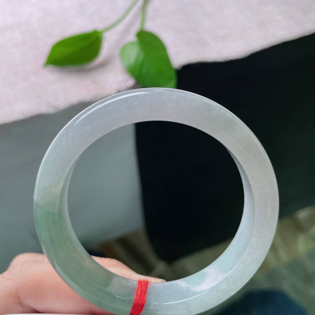 52.7/12/8半山水正圈，水润细腻，半山水有相逢，意境感，贵气。一点皮纹，ss50318a