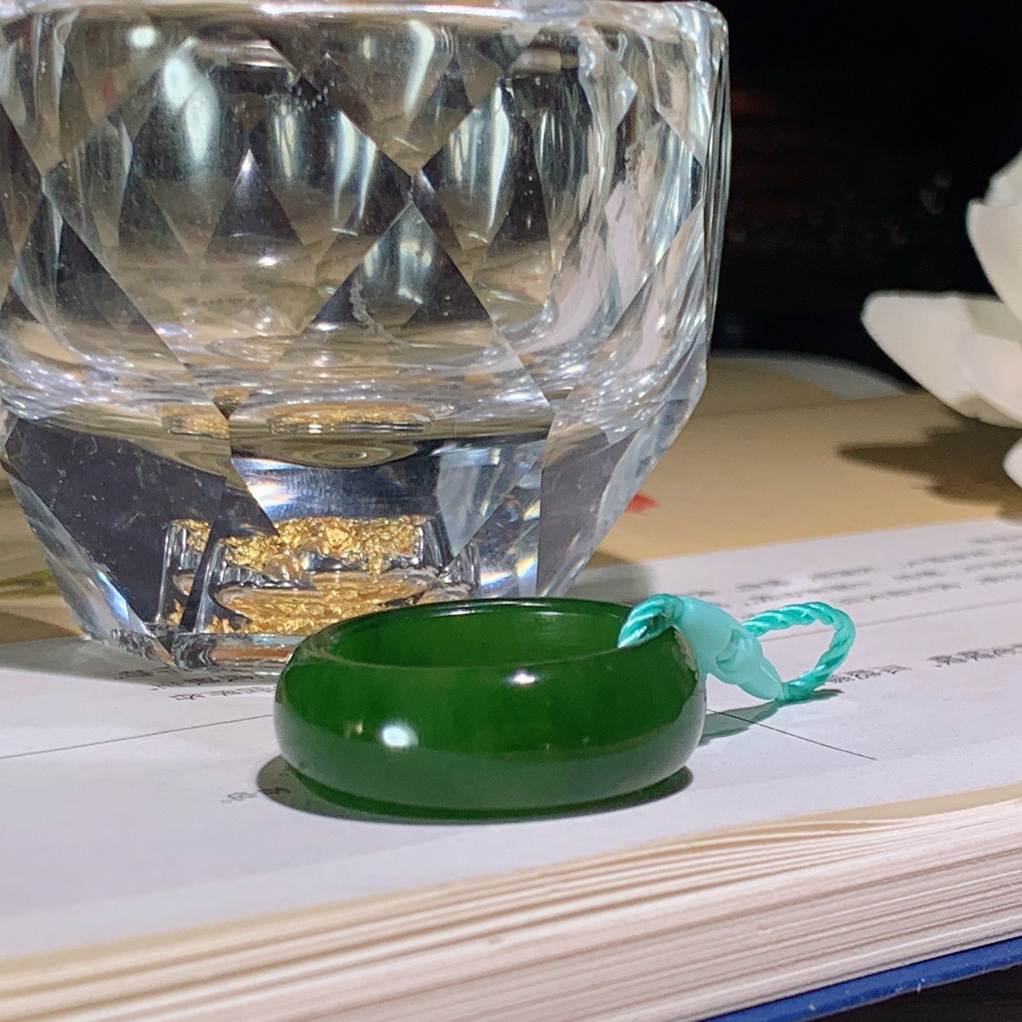 和田玉阳绿俄罗斯碧玉扳指挂件 内径18尺寸9/4！玉质细腻油润 底色纯净 脂粉好，品质好。lt260402