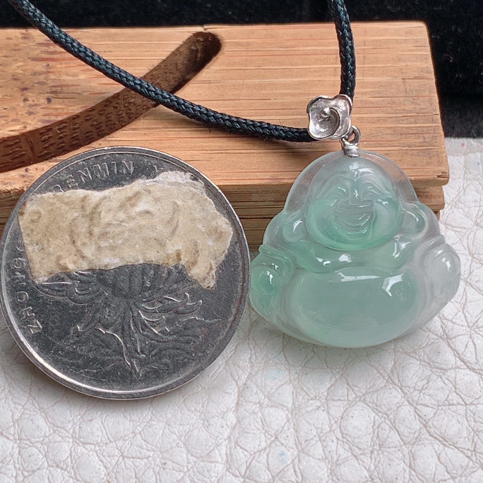 zz3实拍20*21.5*5.2缅甸翡翠冰种淡绿小佛公吊坠 镶金弥勒佛锁骨坠