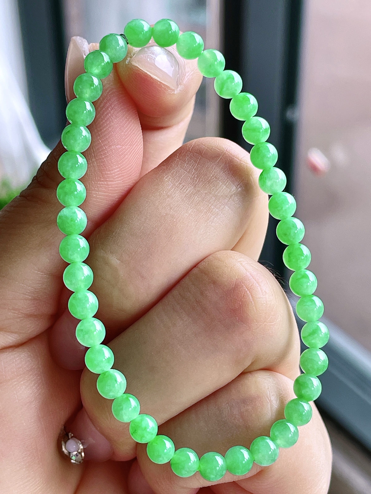 【珠子】冰阳绿手串圆珠珠子手串
【说明】缅料 性价比高  
【尺寸】4.8mm