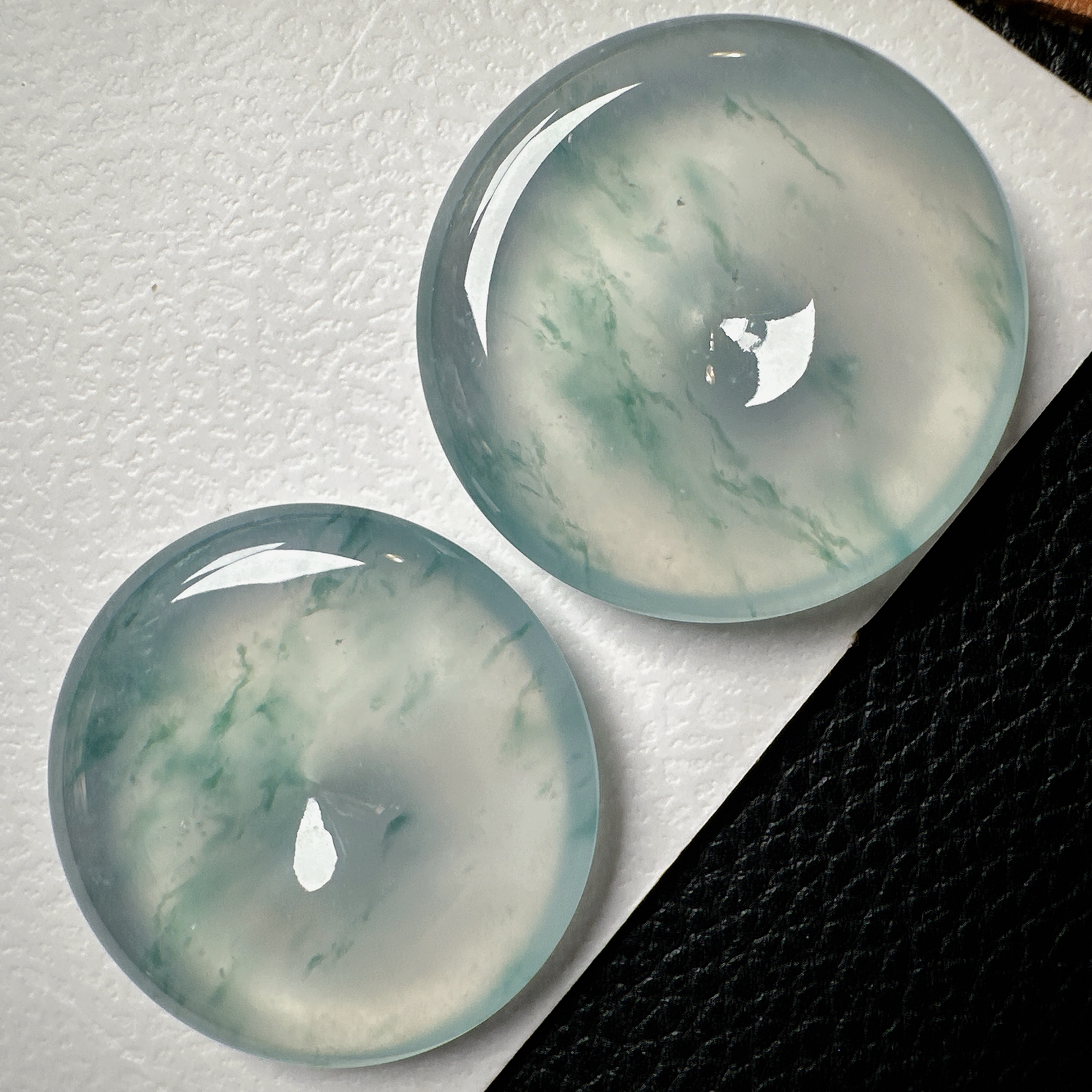 【冰种飘花平安扣一对】质地非常细腻干净，冰润十足，种老冰透，收藏品质