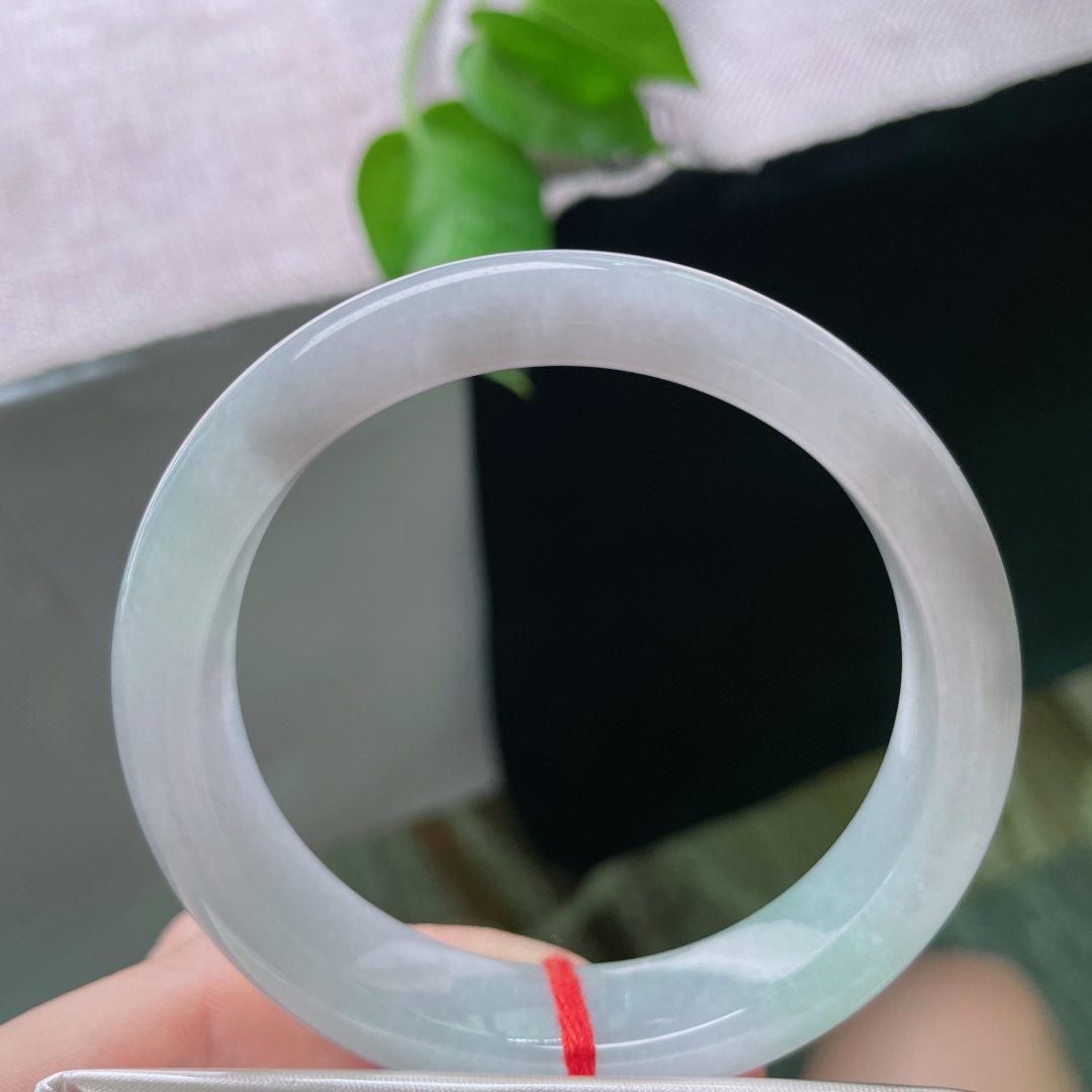 57/13.1/8.2，淡绿底正圈，水头好，质地温润细腻，软玉温香，棉团，ss49807a