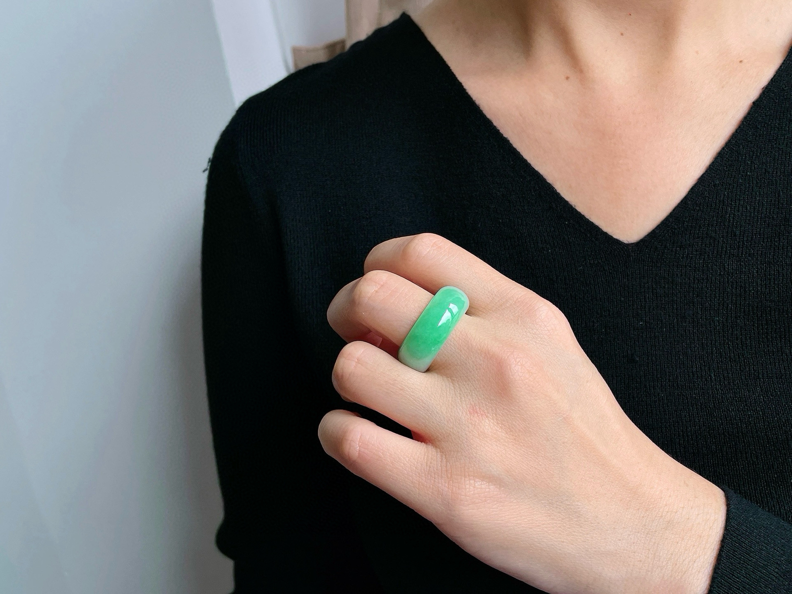 【裸石】冰甜绿戒圈指环
【说明】缅料 性价比高  
【尺寸】10.8-5
【圈口】26号