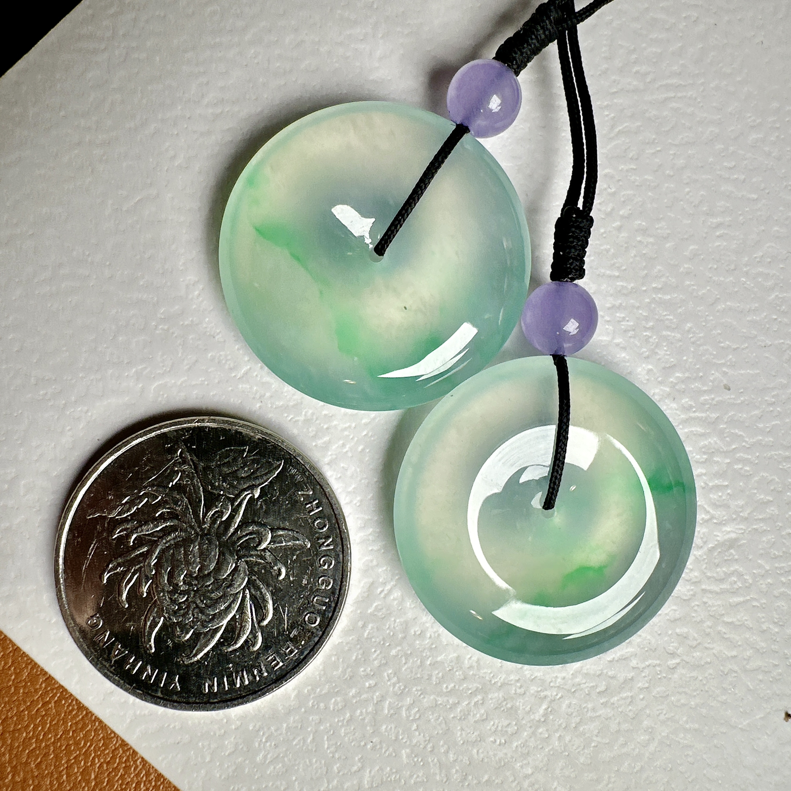 【冰种飘绿平安扣一对】质地非常细腻干净，冰润十足，种老冰透，收藏品质