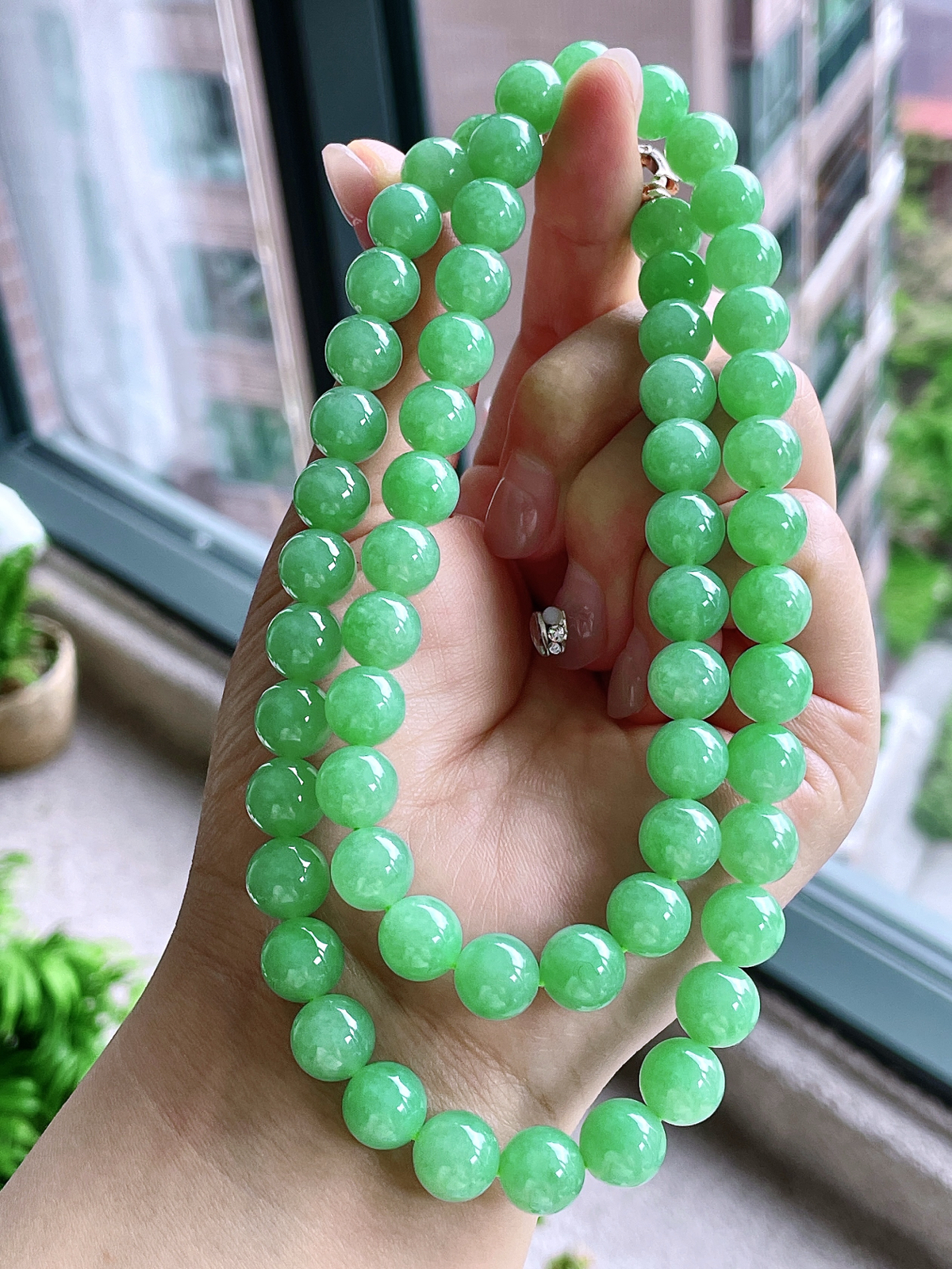 【珠子】高冰阳绿珠链圆珠珠子珠链
【说明】缅料 性价比高  
【尺寸】10mm，31cm