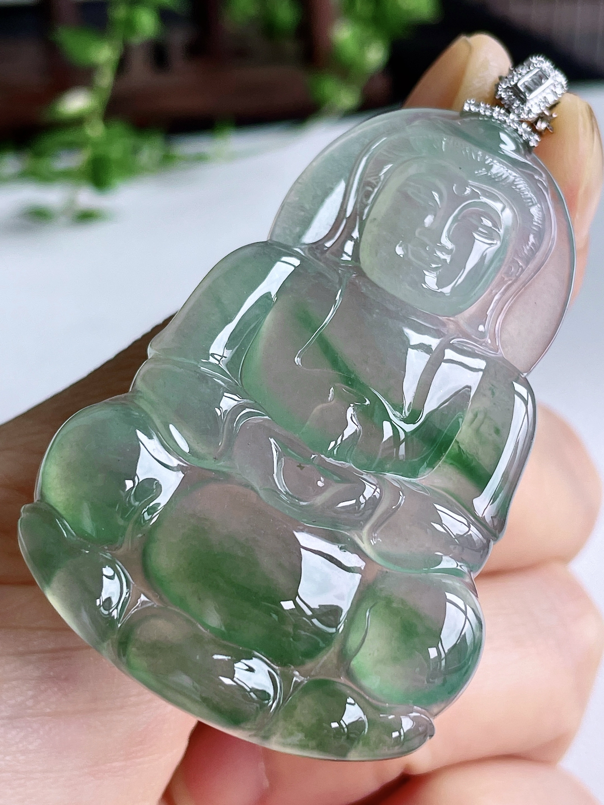 【镶嵌】冰飘绿花观音大观音吊坠  
【说明】缅料 18k金镶嵌 性价比高  飘花
【整体】60.4
【裸石】54-35.7-5