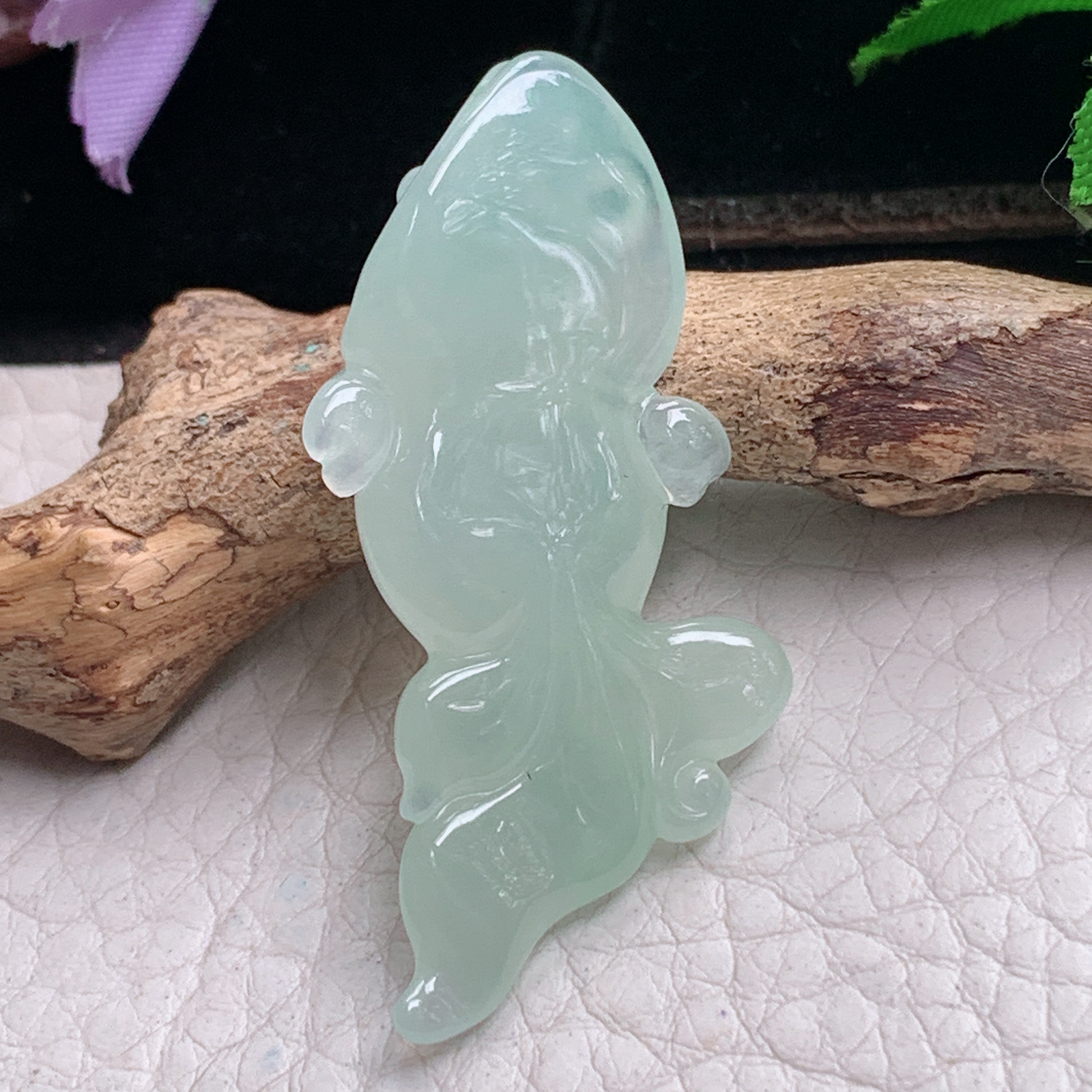 lz实拍45*19.6*8.8天然缅甸翡翠冰晴绿自由自在 鱼儿玉吊坠 玉挂件