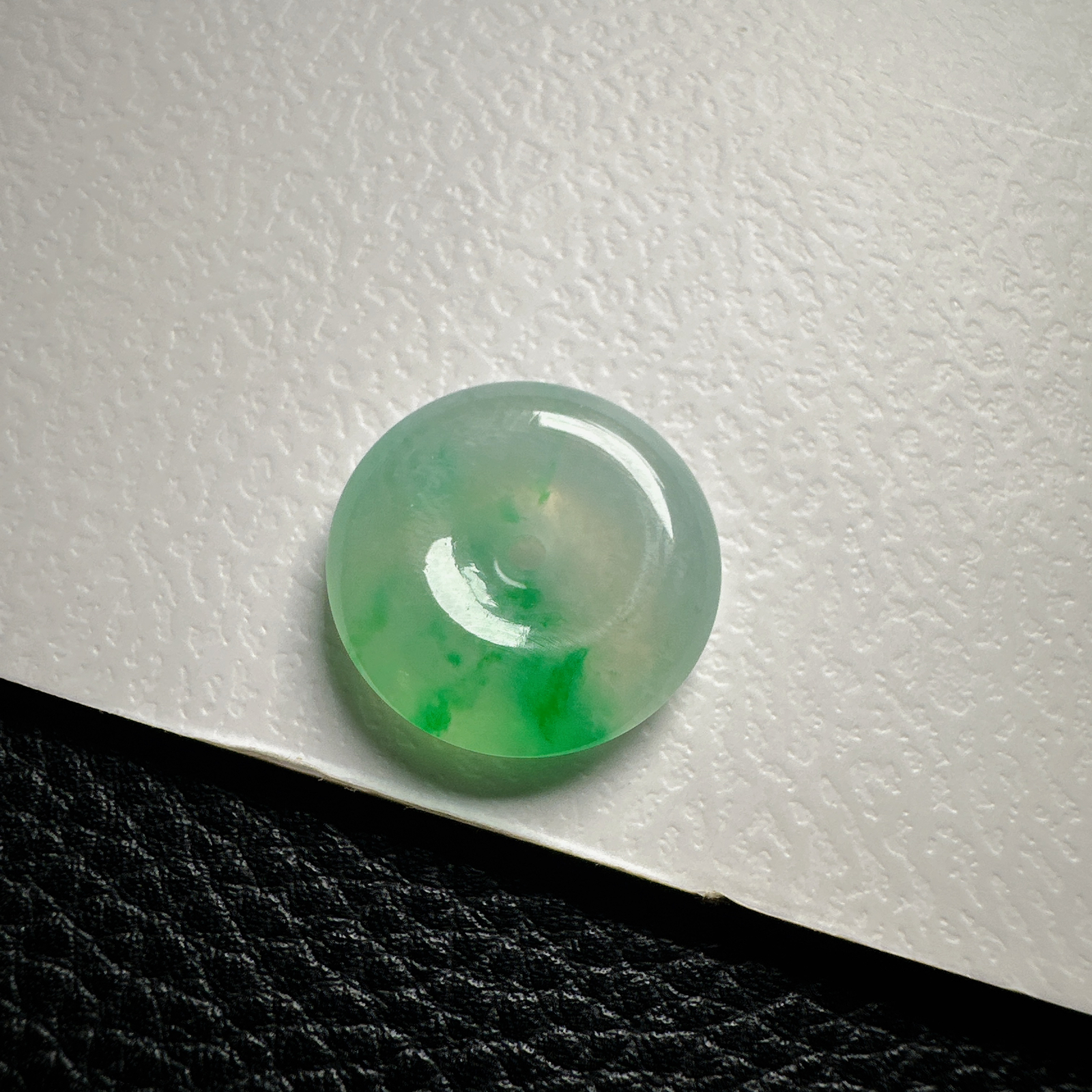 【冰种飘阳绿平安扣】质地细腻，品质很好，冰感十足，胶感明显，收藏品质