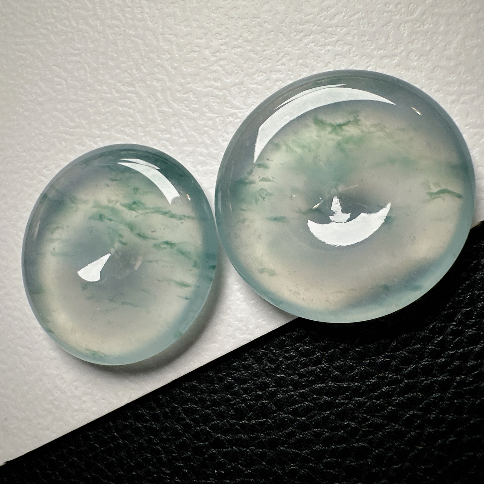 【冰种飘花平安扣一对】质地非常细腻干净，冰润十足，种老冰透，收藏品质