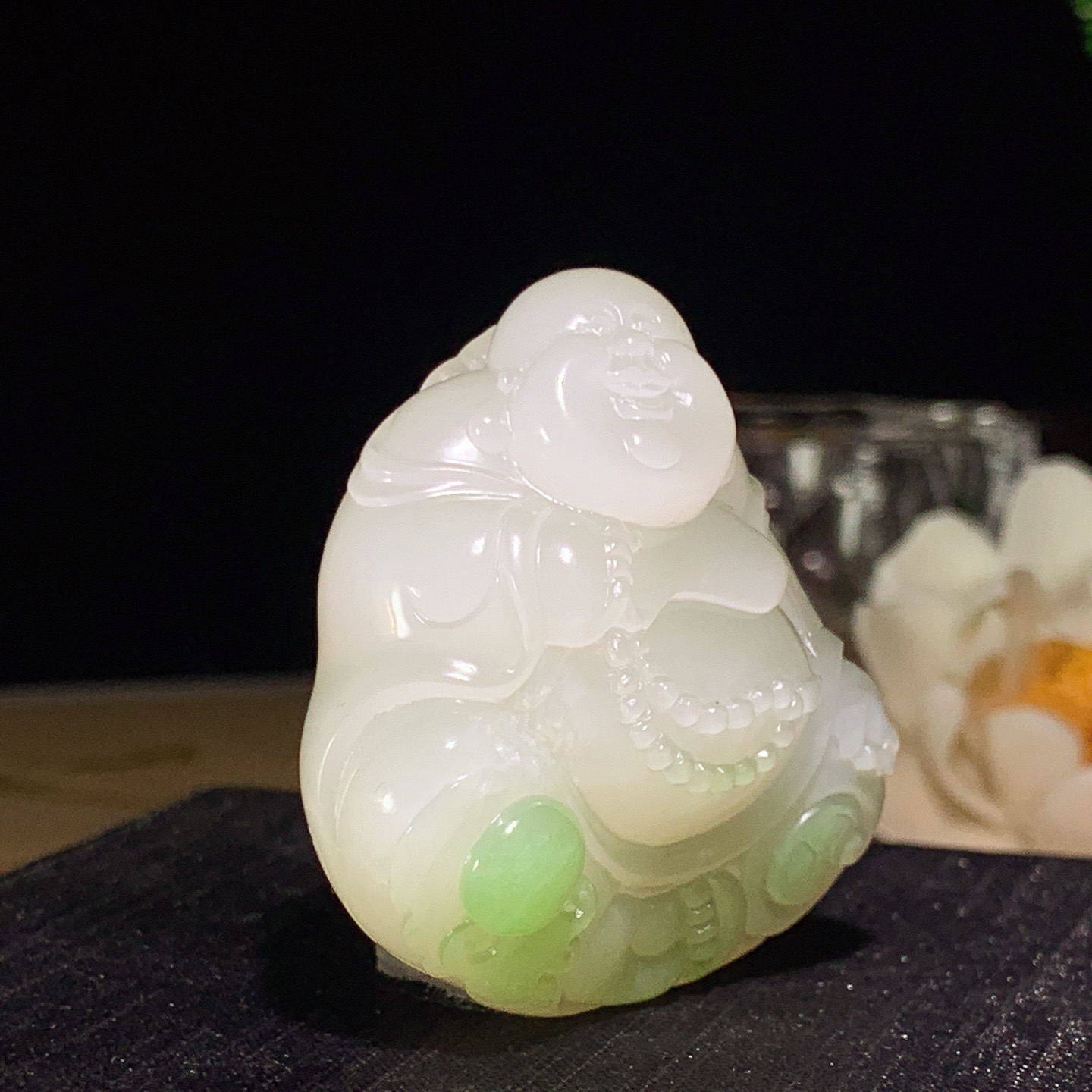 和田玉青海翠翠青佛引福来挂件 尺寸44/40/23重53.5克。玉质细腻油润。手推出油。品相大气lt