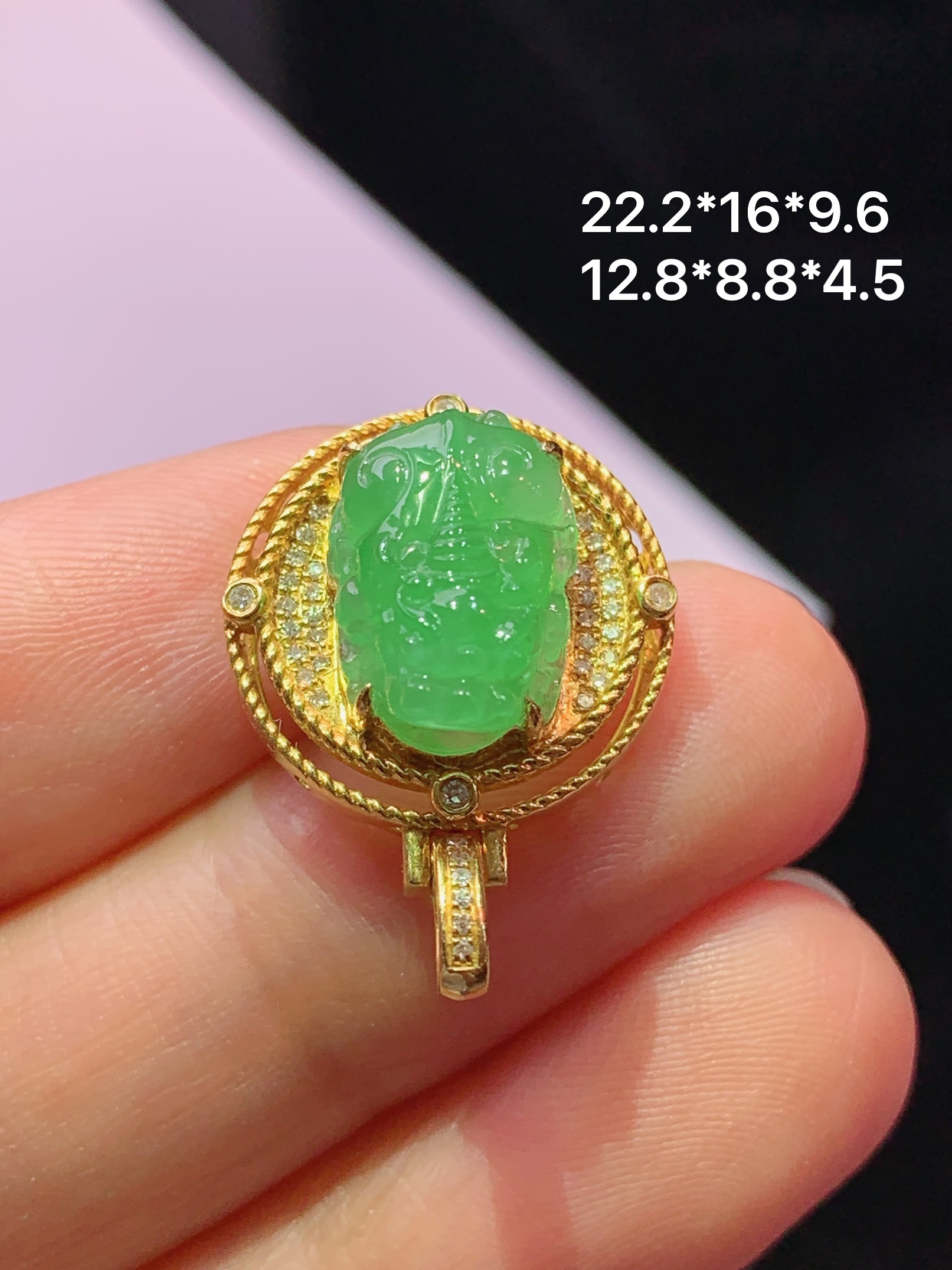 18k金钻镶嵌翠绿貔貅吊坠 玉质细腻 色泽艳丽清新 水润亮眼 整体尺寸22.2*16*9.6y4