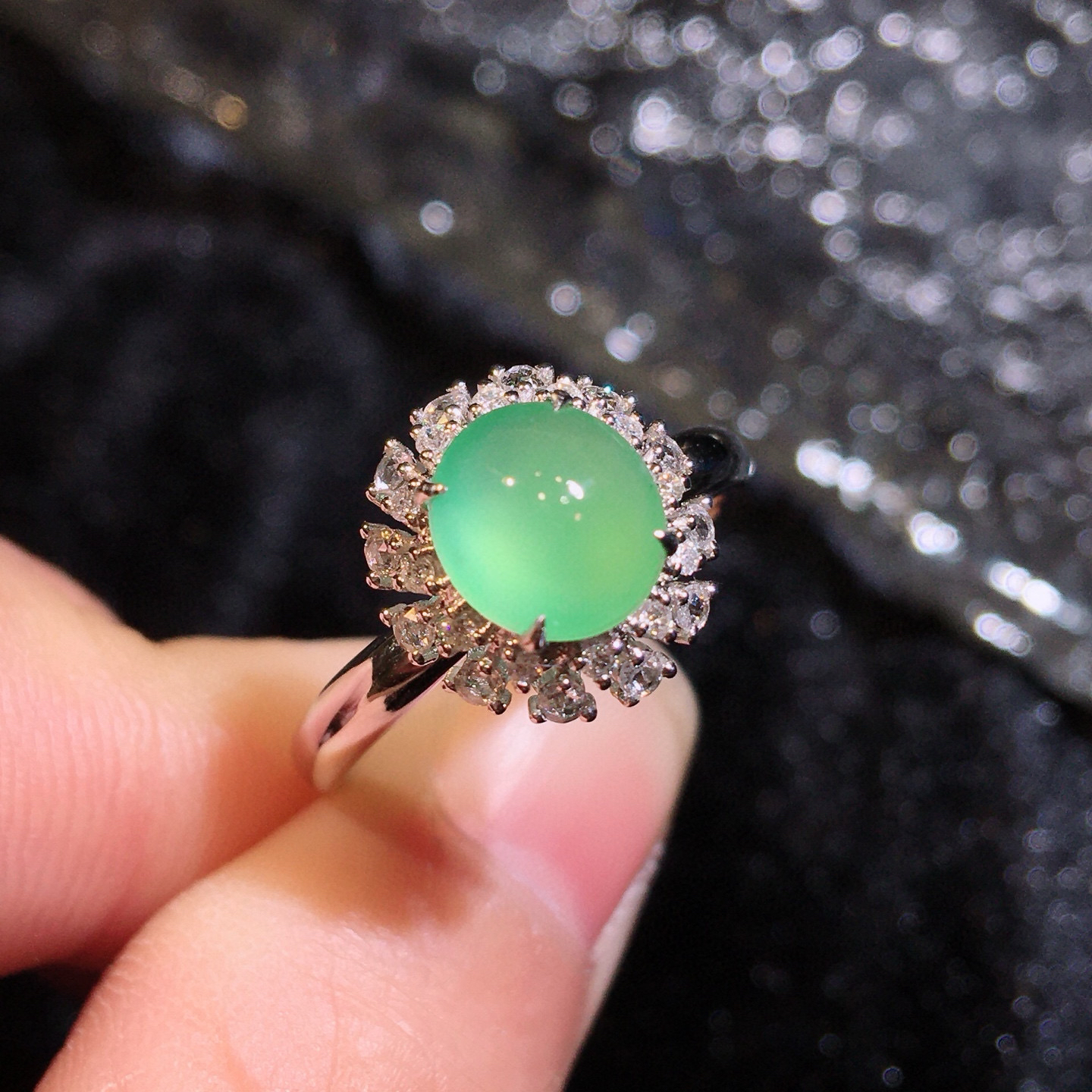 18K金镶嵌冰种晴水蛋面戒指