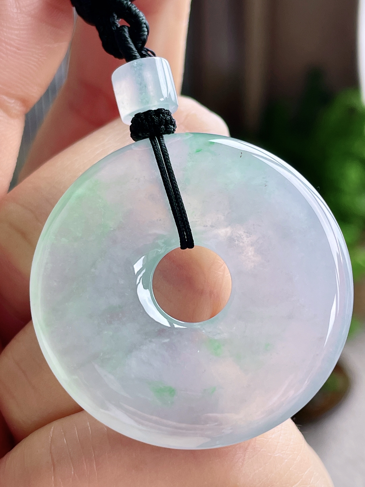 【裸石】高冰飘花甜甜圈吊坠
【说明】缅料 性价比高  
【尺寸】37.7-5.7