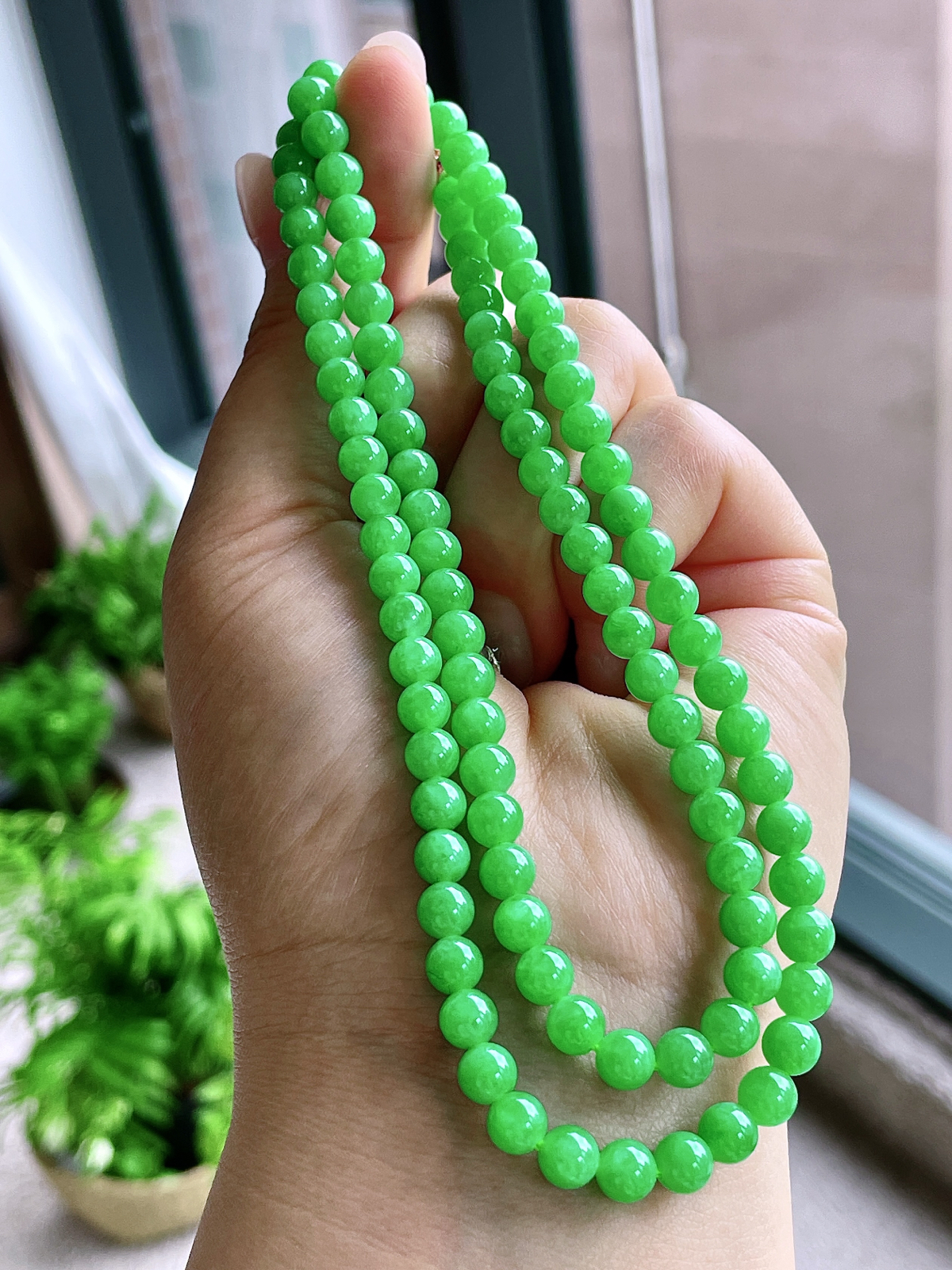 【珠子】冰阳绿珠链圆珠珠子珠链
【说明】缅料 性价比高  
【尺寸】5.6-6mm，31cm
