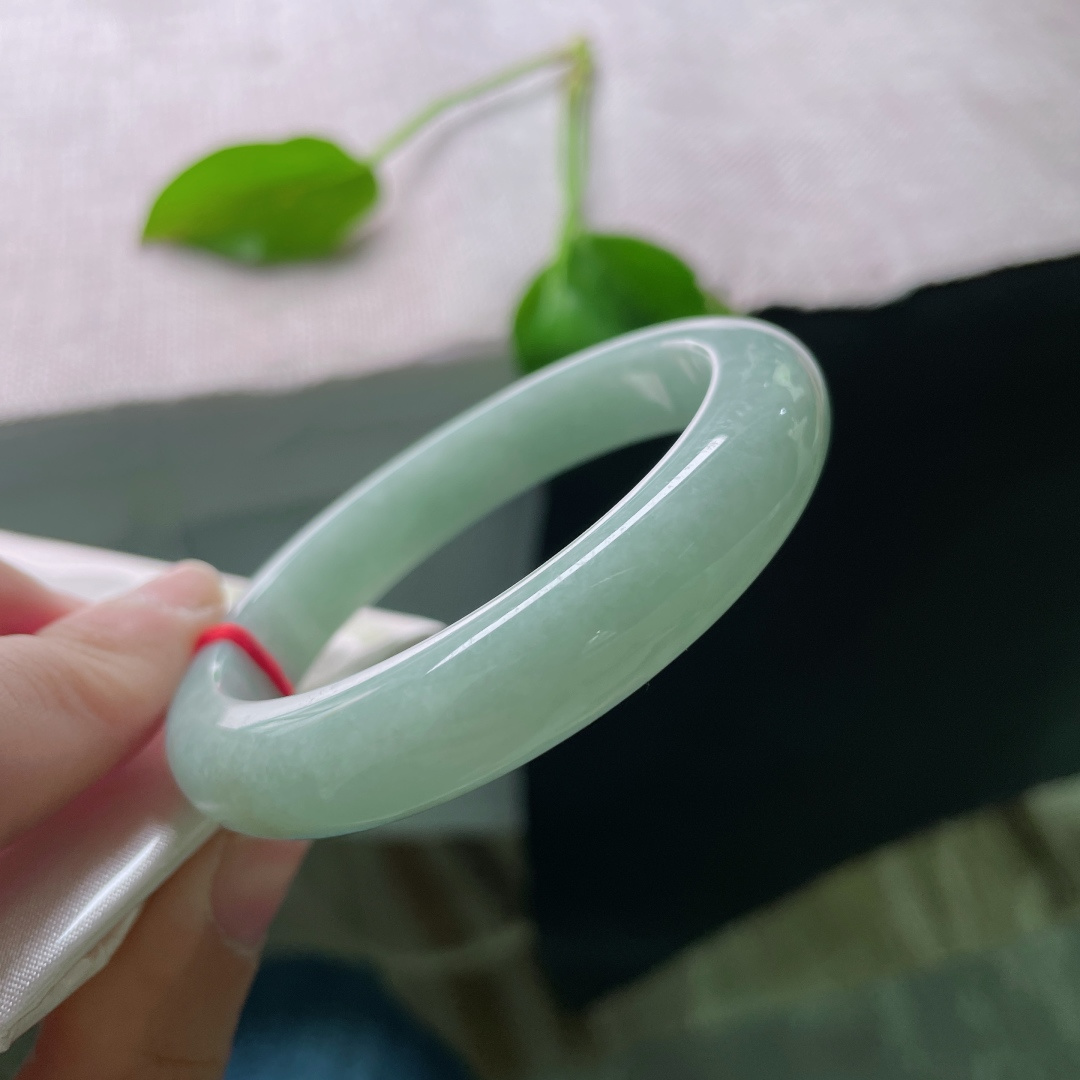 52.8/10.9/8.3果绿正圈，水润细腻，温婉可人，贵气，ss50265a