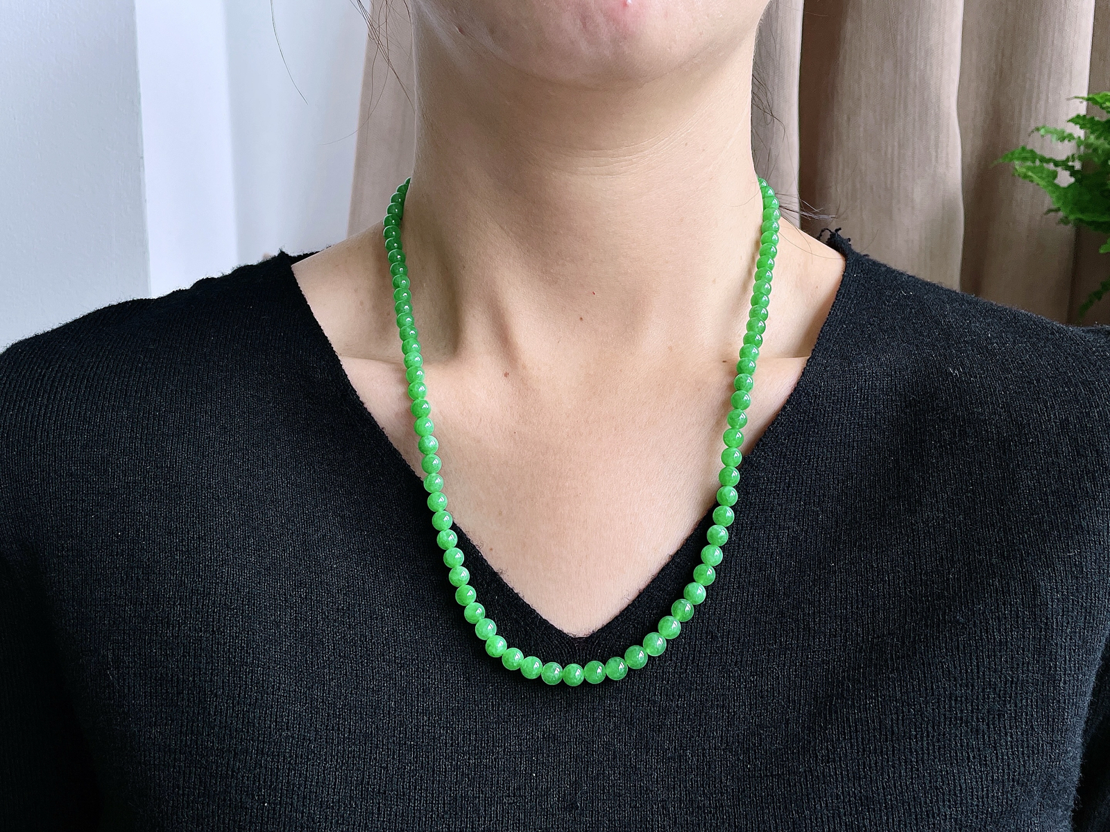【珠子】冰阳绿珠链圆珠珠子珠链
【说明】缅料 性价比高  
【尺寸】5.7-6.5mm，28cm