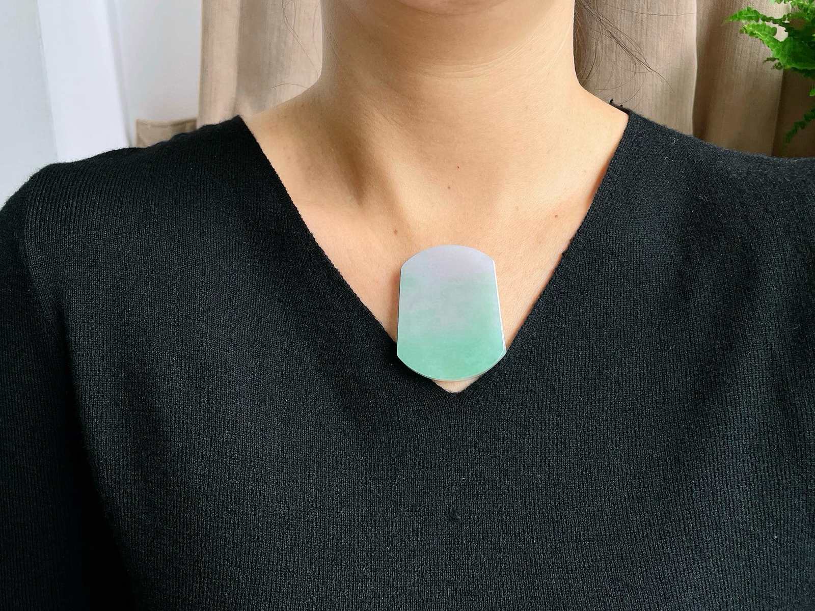 【裸石】冰晴水无事牌吊坠
【说明】缅料 性价比高  
【尺寸】53-41.6-6