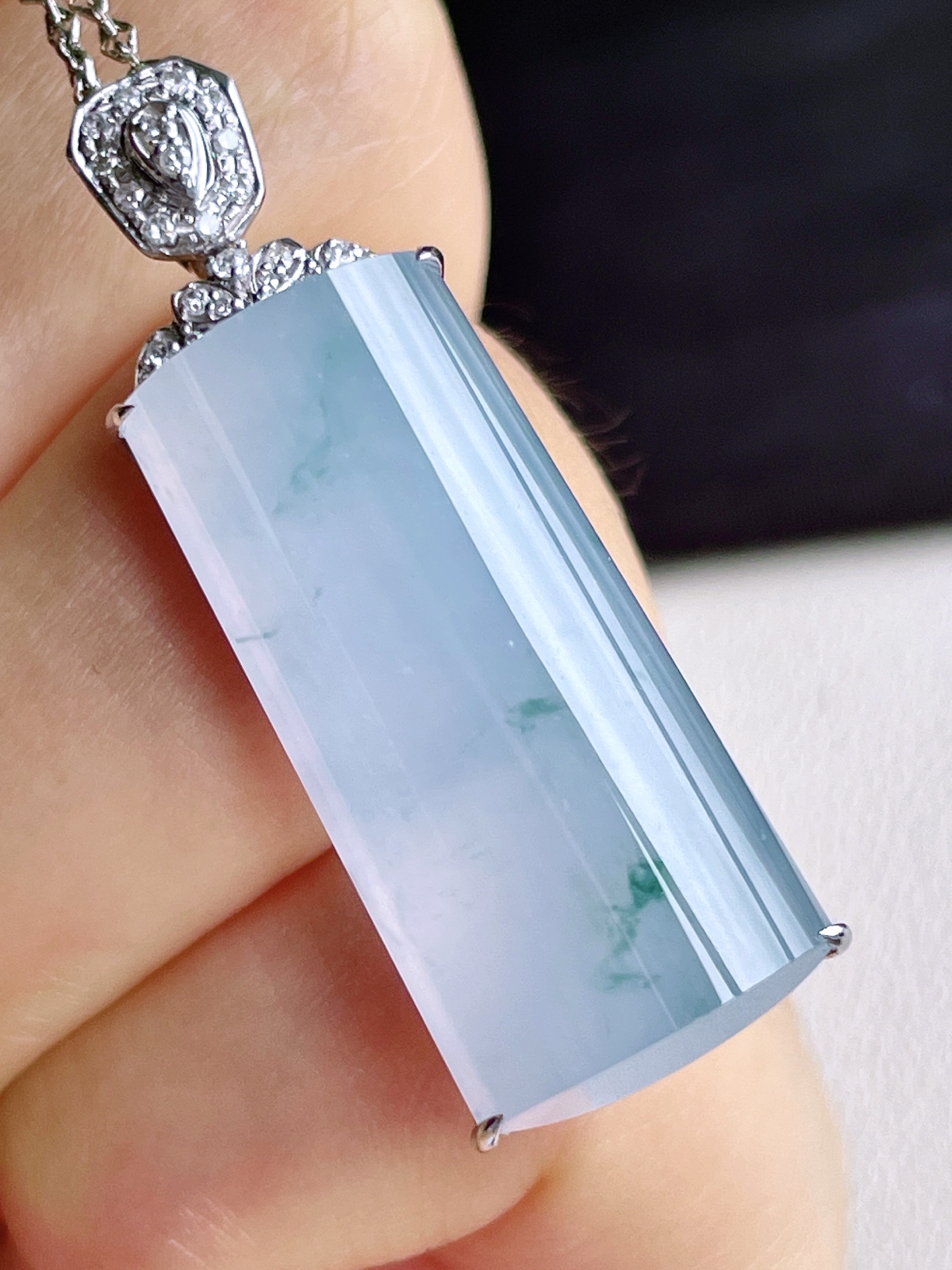 【镶嵌】冰紫罗兰无事柱飘花无事牌吊坠  
【说明】缅料 18k金镶嵌 性价比高  
【整体】39-