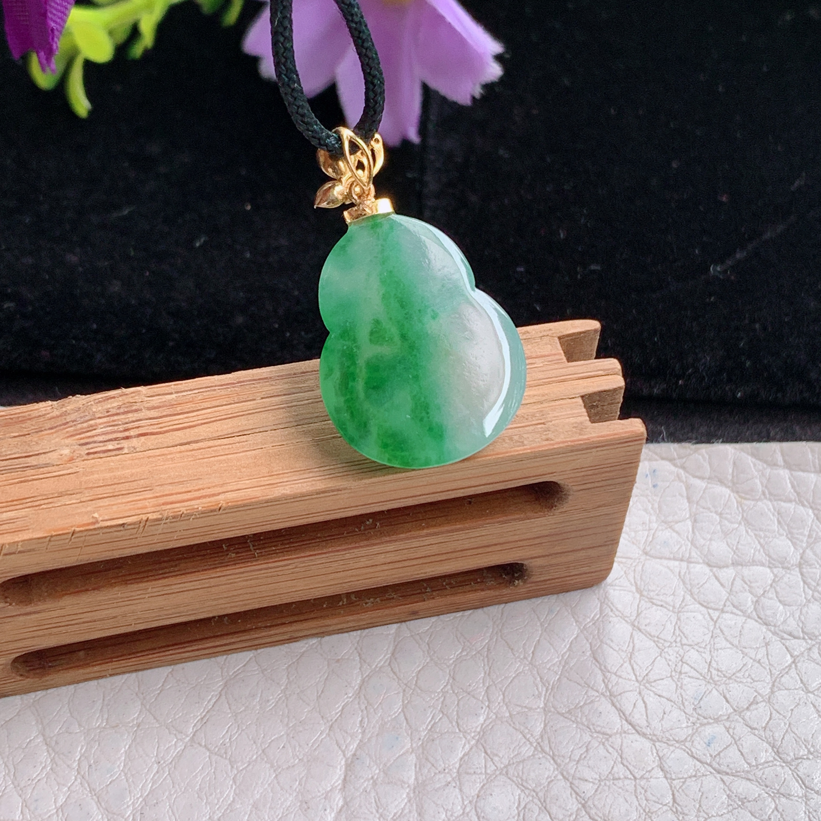 zz3实拍连金26.8*15.5*4.8缅甸翡翠飘绿精美葫芦吊坠 半山半水镶金锁骨坠
