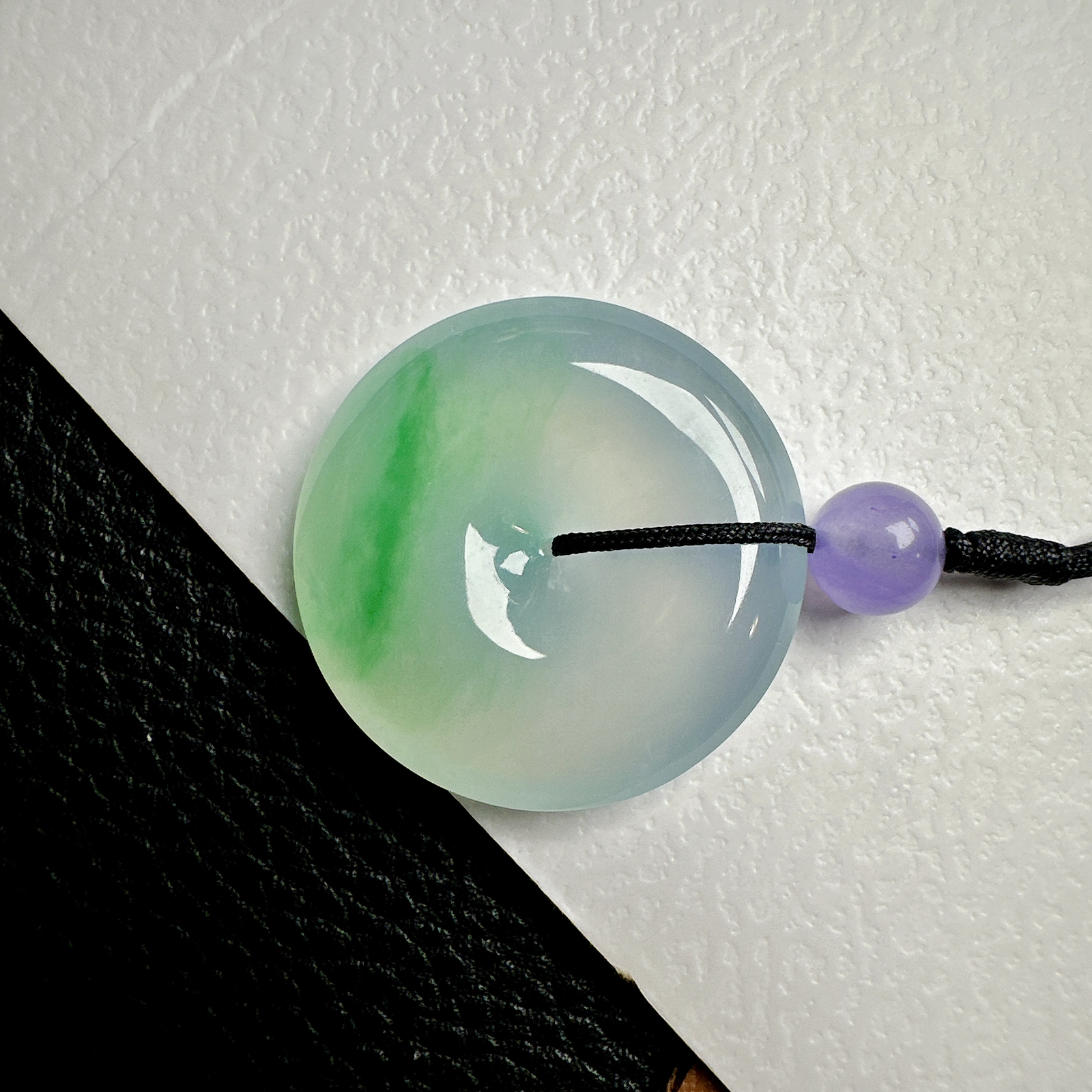 【冰种飘阳绿平安扣】质地细腻，品质很好，冰感十足，胶感明显，收藏品质