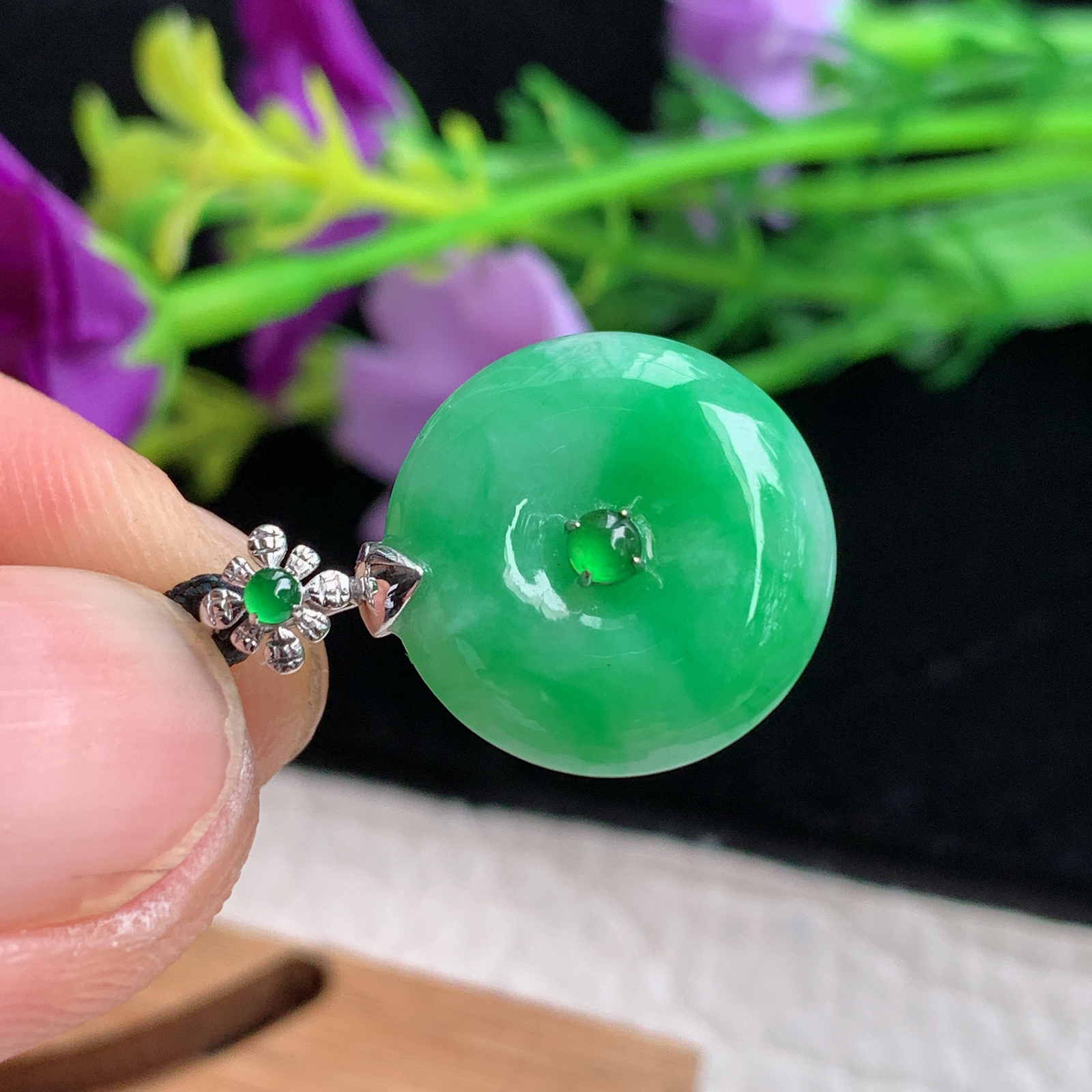 zz3实拍连金23.6*16.6*5.5缅甸翡翠满绿精美平安扣小吊坠 镶金锁骨坠