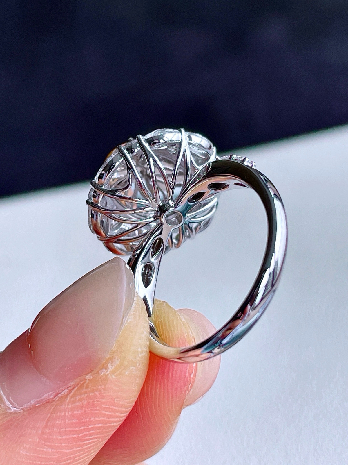 【镶嵌】高冰黄翡蛋面戒指 
【说明】缅料 18k金镶嵌 性价比高  
【整体】15.5-15.4-11.3
【裸石】11.2-8-5.5
【圈口】13号