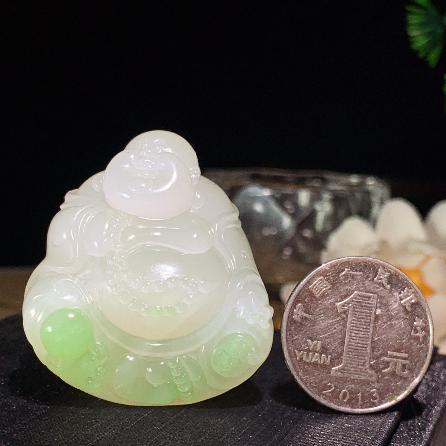 和田玉青海翠翠青佛引福来挂件 尺寸44/40/23重53.5克。玉质细腻油润。手推出油。品相大气lt260402