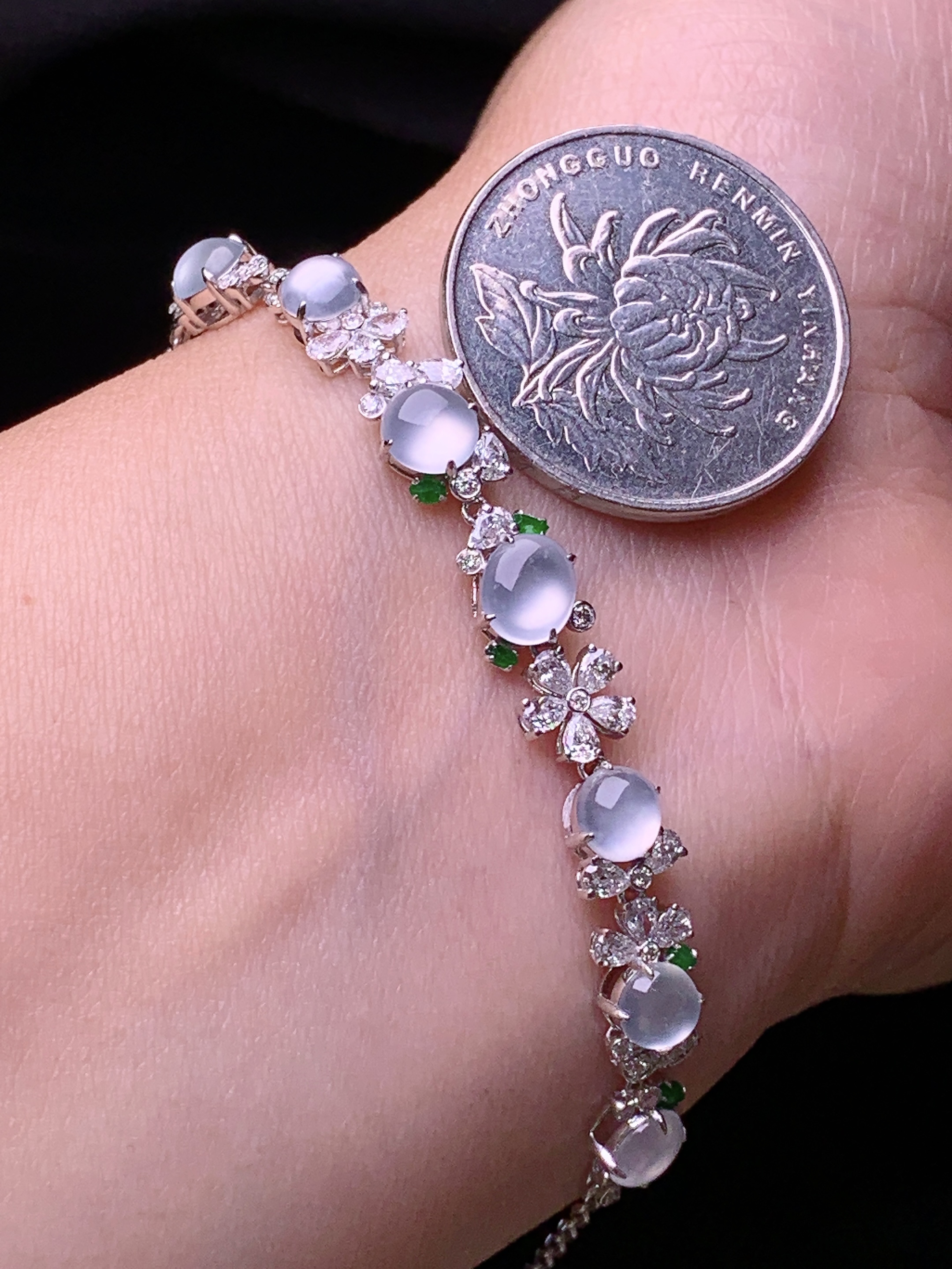 18k金钻镶嵌玻璃种蛋面手链 玉质细腻 色泽艳丽清新 水润亮眼 整体尺寸180*6.8*4.3m5