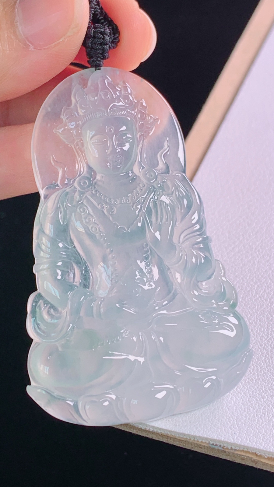 高冰度母
种水晶莹剔透
尺寸:60.7-39.4-5.7mm