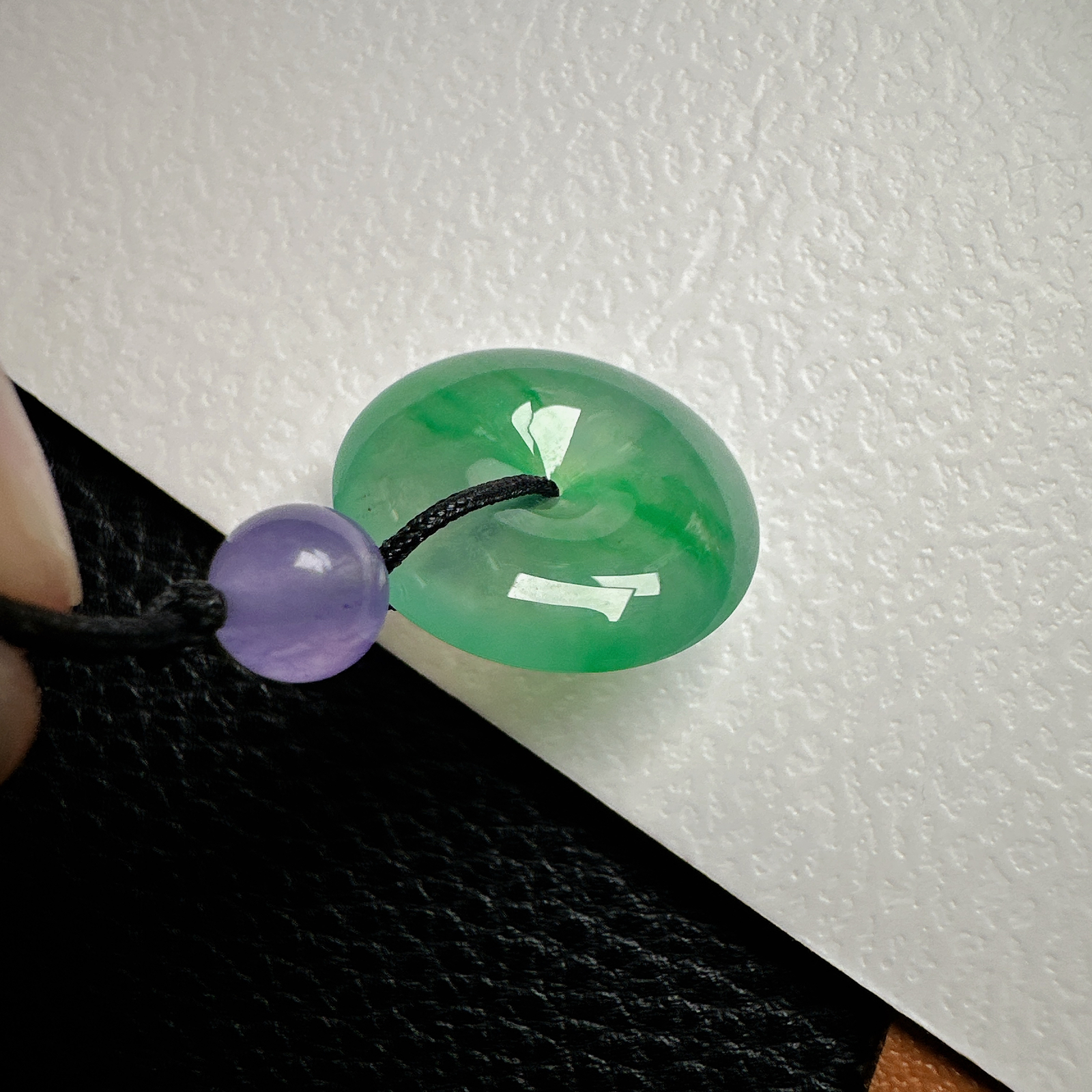 【冰种飘阳绿平安扣】质地细腻，品质很好，冰感十足，胶感明显，收藏品质