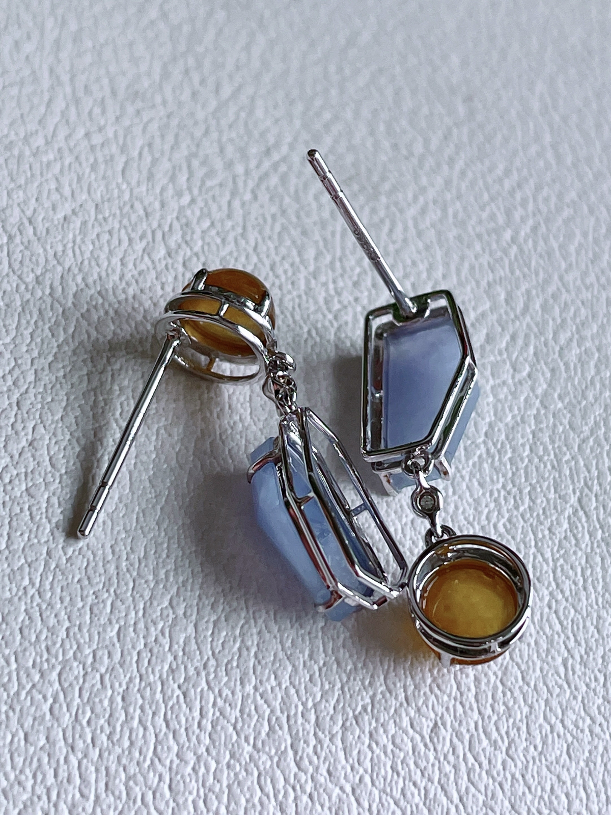 【镶嵌】冰紫罗兰随形耳坠
【说明】缅料 18k金镶嵌 性价比高  
【整体】21-5.3-4.5
【裸石】9.5-4.2-2.6