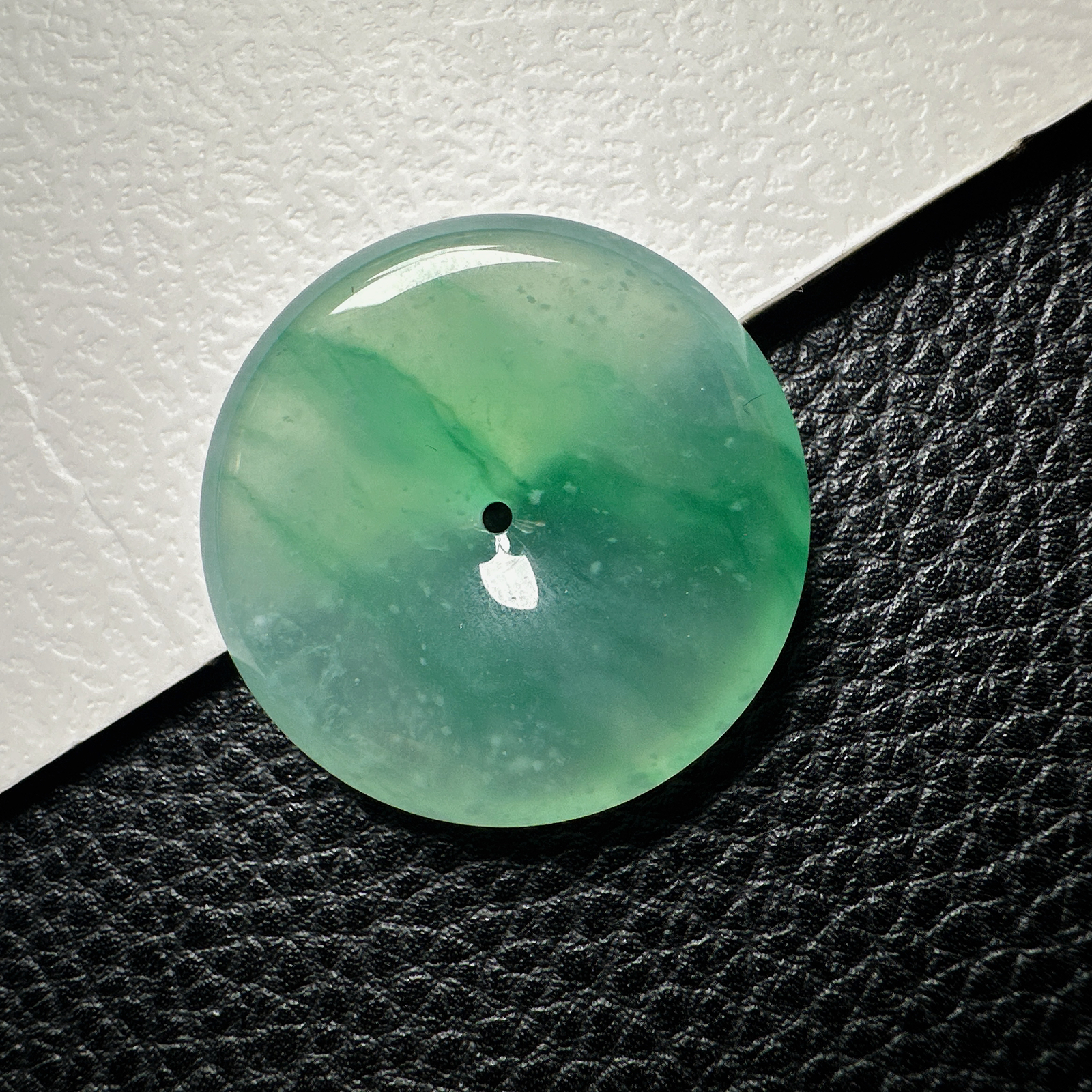 【冰种飘绿平安扣】飘雪花棉，质地细腻，品质很好，冰感十足，胶感明显，收藏品质