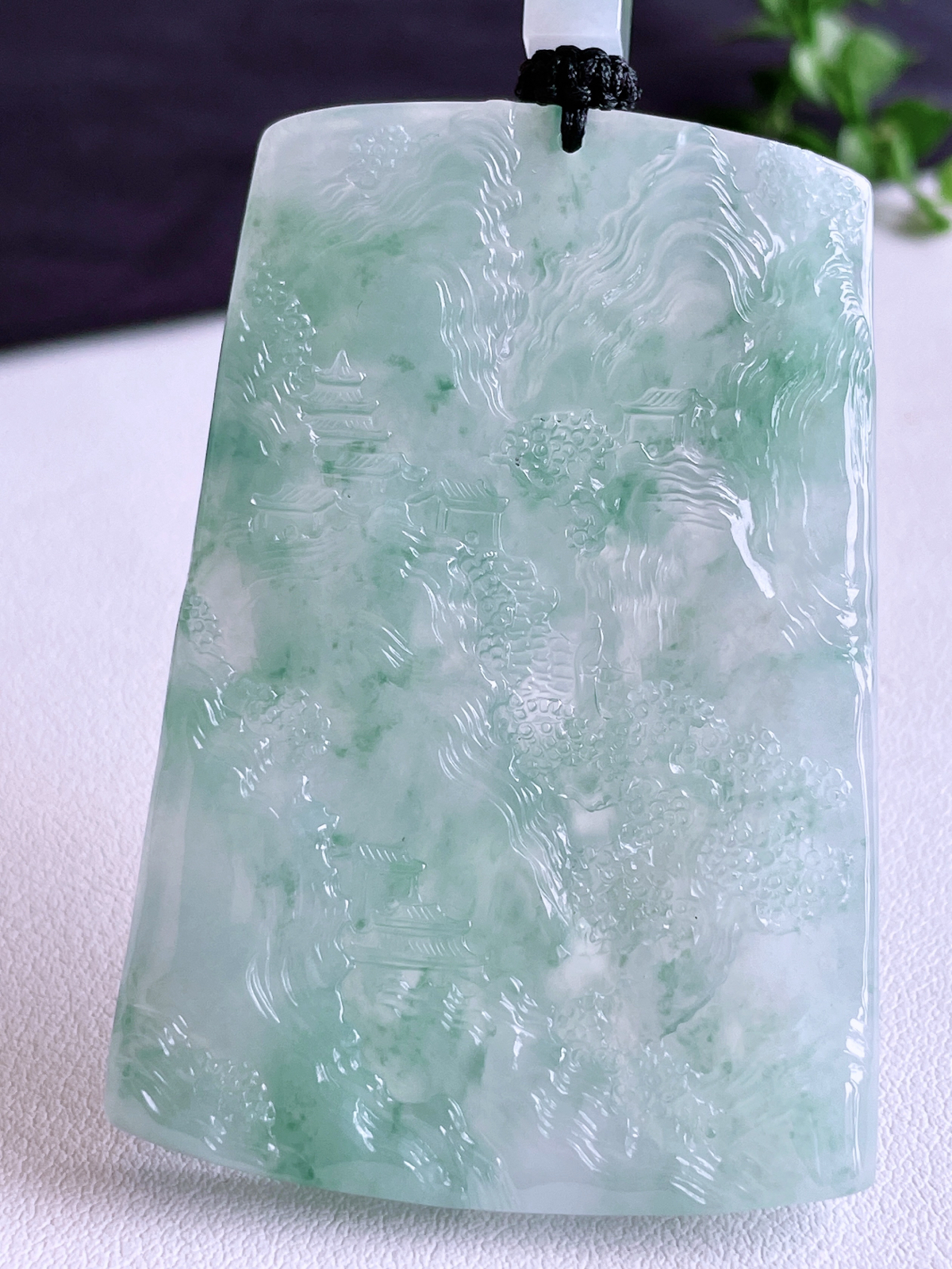 冰飘花大山水牌吊坠
【说明】缅料 完美 性价比高  
【尺寸】68.6-46.8-6