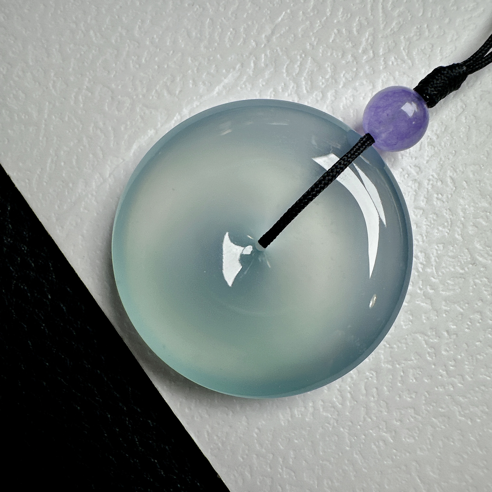 【冰种天空蓝平安扣】质地非常细腻干净，冰润十足，种老冰透，收藏品质