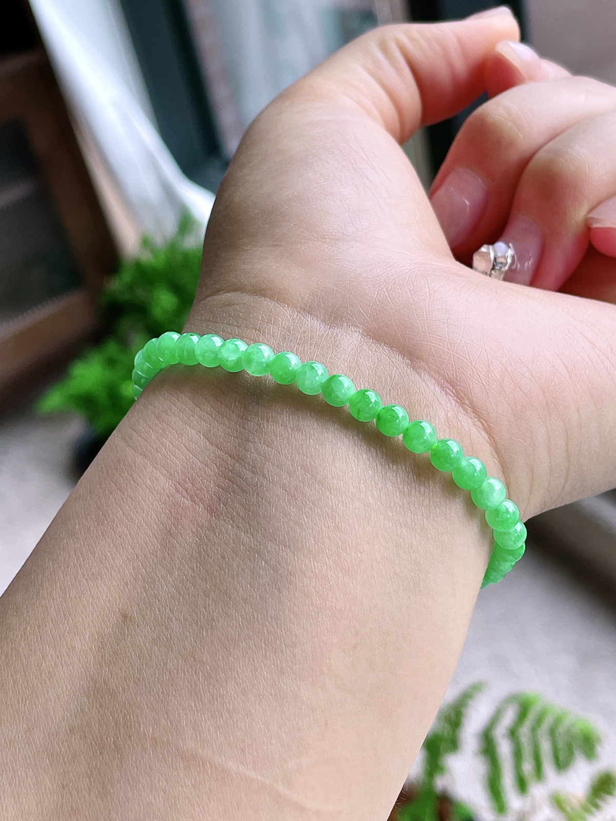 【珠子】冰阳绿手串圆珠珠子手串
【说明】缅料 性价比高  
【尺寸】4.8mm