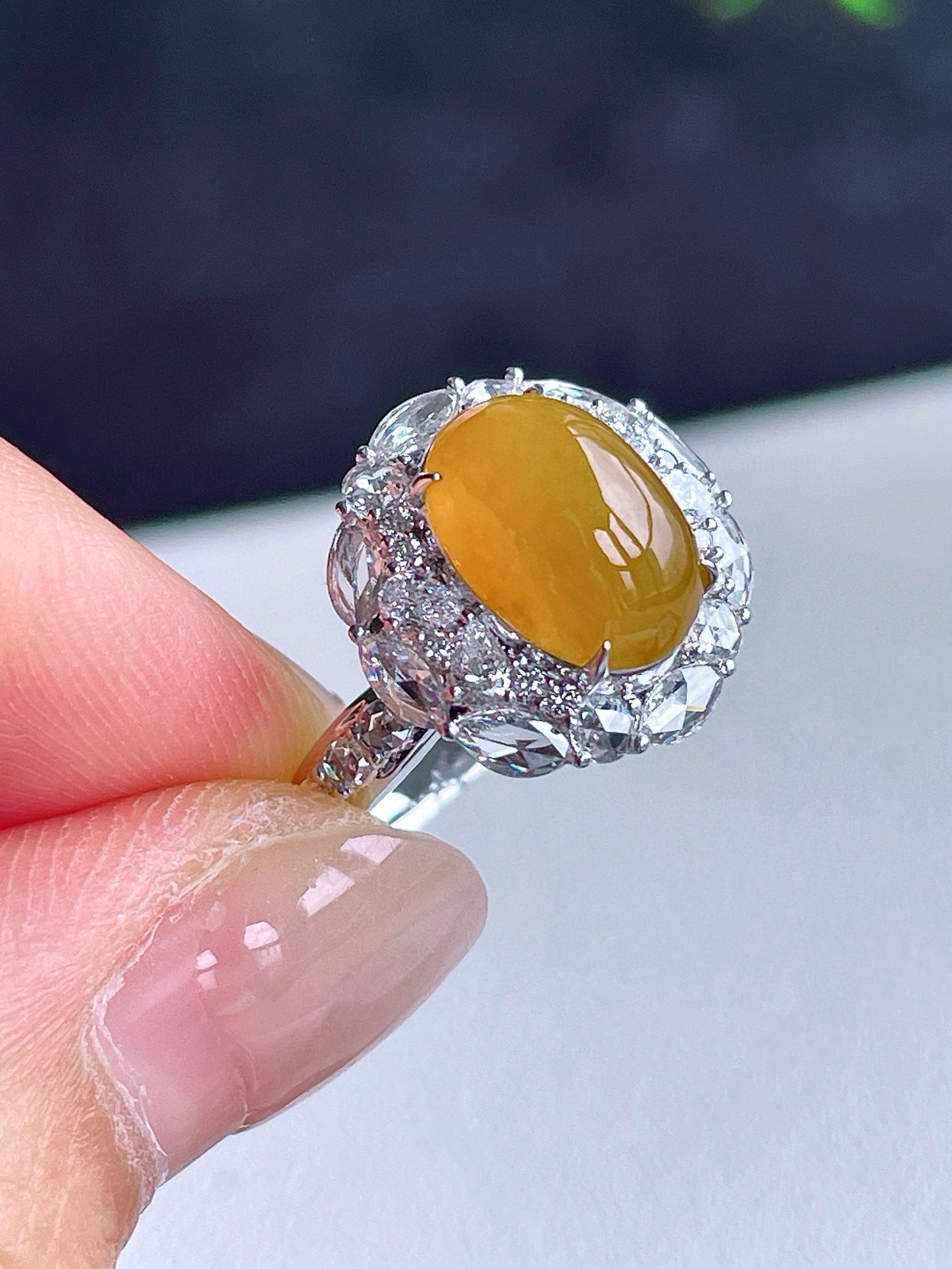 【镶嵌】高冰黄翡蛋面戒指 
【说明】缅料 18k金镶嵌 性价比高  
【整体】15.5-15.4-11.3
【裸石】11.2-8-5.5
【圈口】13号