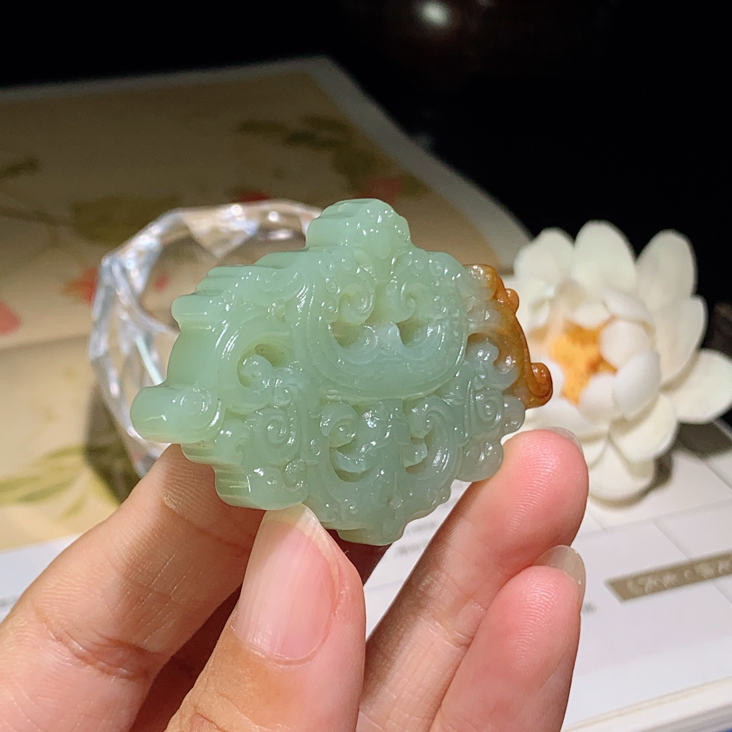 和田玉白玉仿古龙凤挂件。尺寸36/56/8重25克 玉质细腻油润 底色纯净 脂粉好，品质好。lt260402