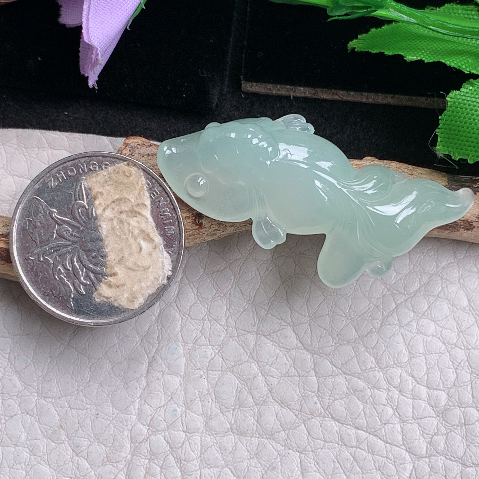 lz实拍45*19.6*8.8天然缅甸翡翠冰晴绿自由自在 鱼儿玉吊坠 玉挂件