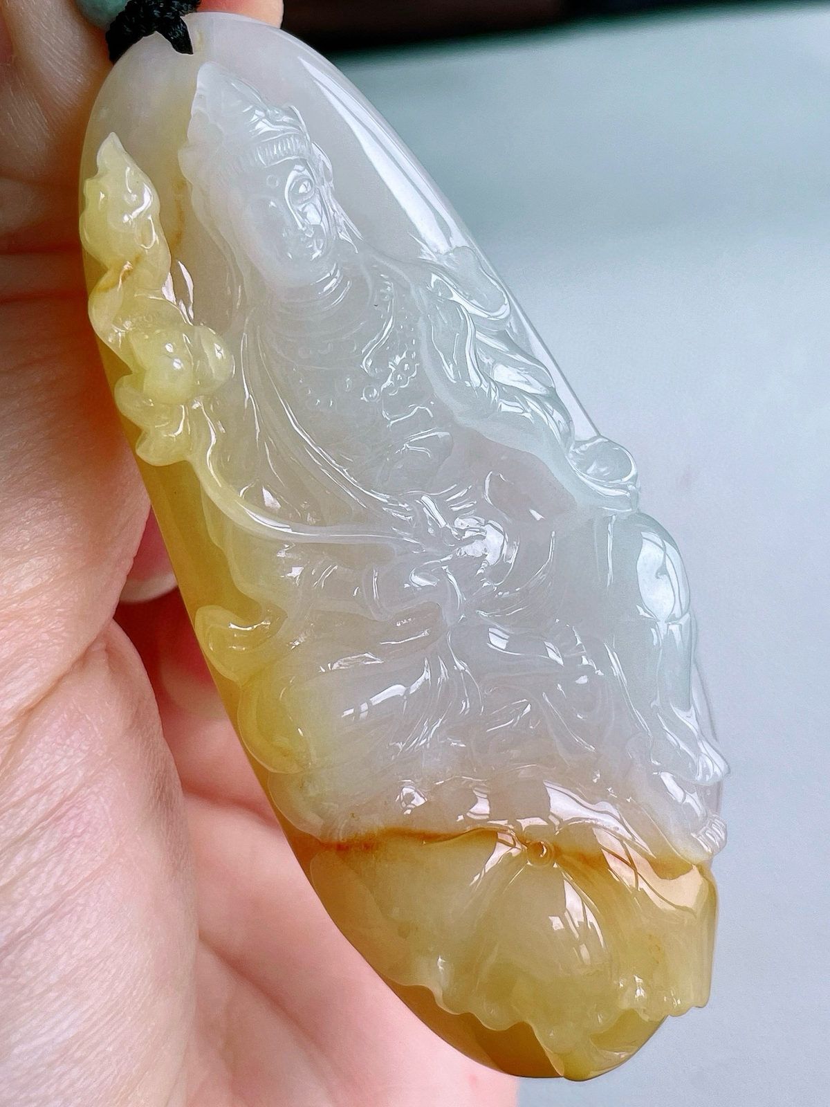 【裸石】冰飘黄翡大势至菩萨持莲观音牌吊坠
【说明】缅料 性价比高  
【尺寸】73-31-12.3