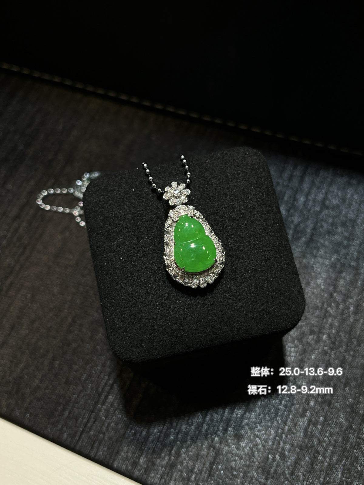 满色阳绿葫芦……
-

尺寸看图一
18k金镶嵌