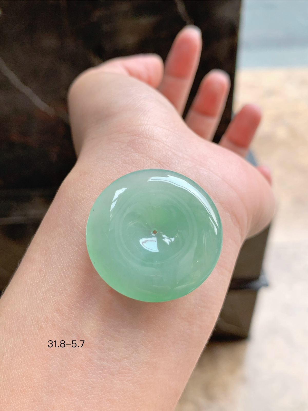 🤍飘花晴绿·平安扣

细腻厚装还带着灵动花影，有层次显贵气～