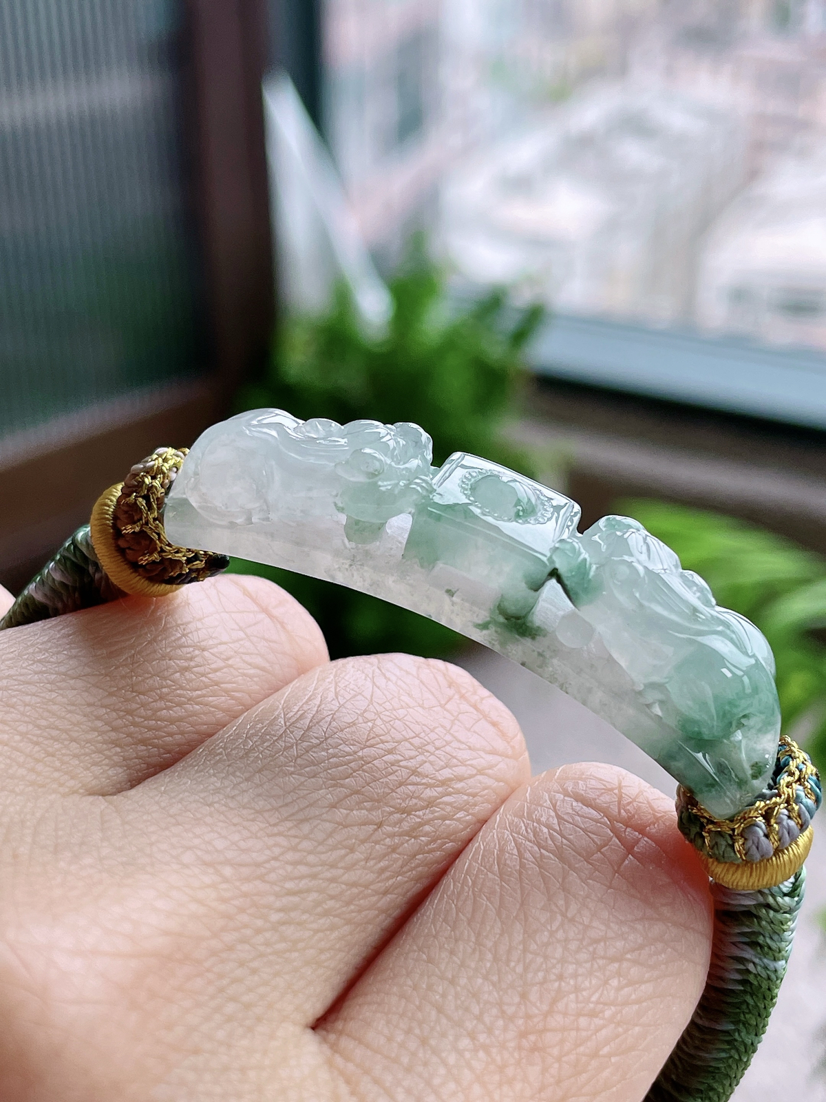 【裸石】冰飘花貔貅手绳手牌
【说明】缅料 性价比高  
【尺寸】45.5-10.1-10.8