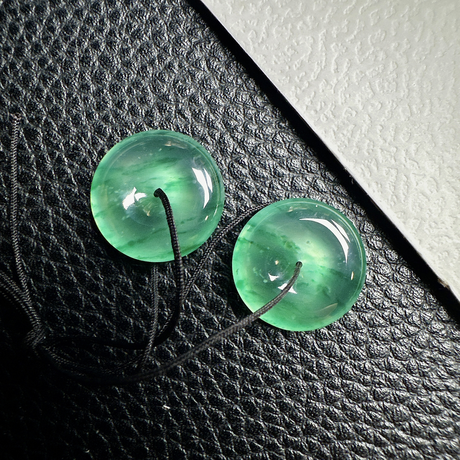 【冰种飘绿平安扣一对】近玻璃种，质地细腻，难得的冰润度，难得的好颜色
