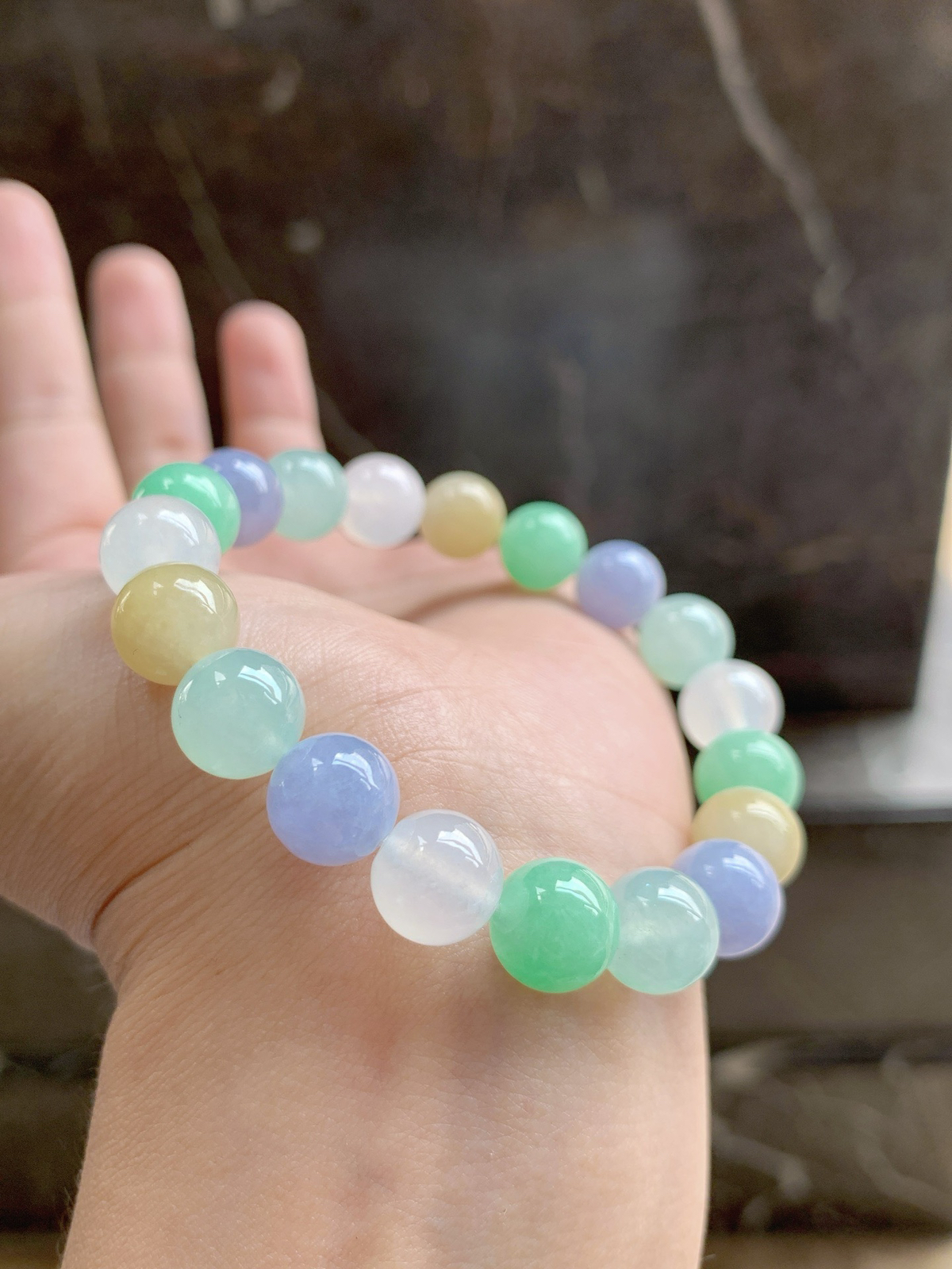 🤍多宝手串
水润多彩翡翠串，晃出腕间的撞色甜