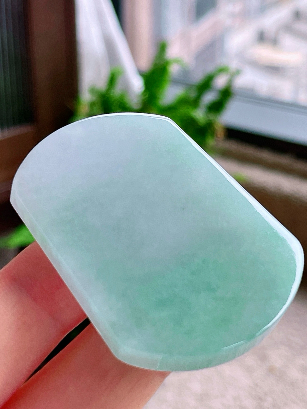 【裸石】冰晴水无事牌吊坠
【说明】缅料 性价比高  
【尺寸】53-41.6-6